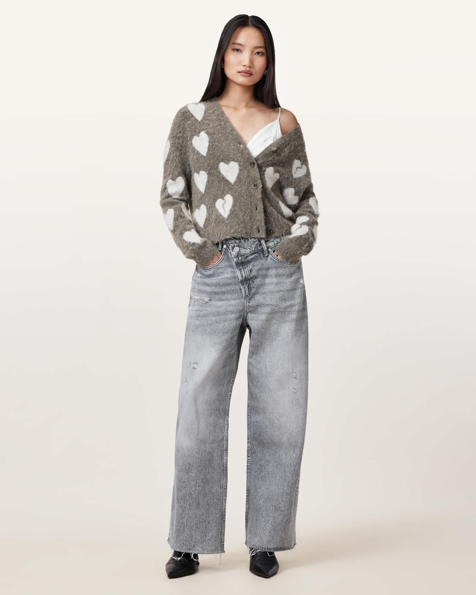 商品画像：TUCK WIDE DENIM PANTS – GOAT ESSENCE 3