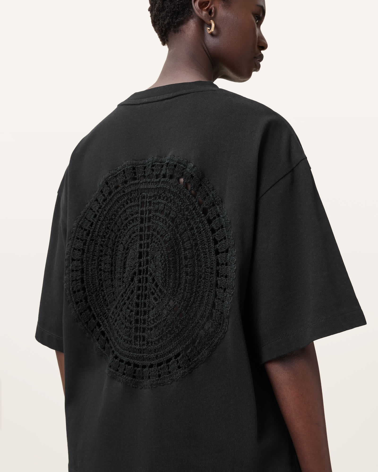 tシャツ AMELIE CROCHET OVERSIZED BOXY T-SHIRT | AMELIE クロシェ オーバーサイズ ボクシー Tシャツ AllSaints Amelie Crochet Oversized Boxy T-shirt in White | Lyst