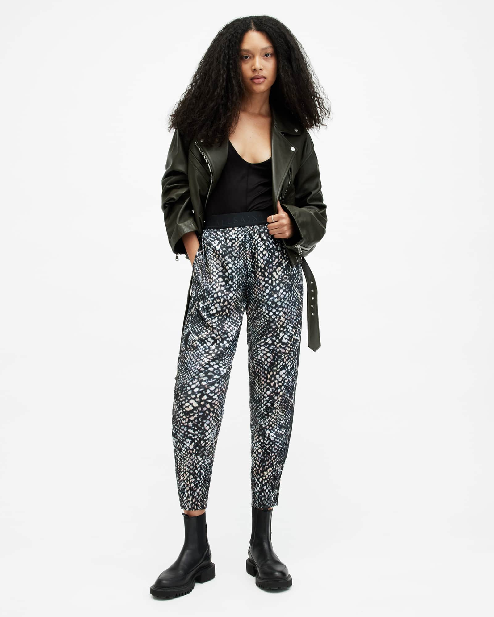 送料無料 お Nala Waima ALLSAINTS | Black Trousers Tapered Print パンツ
