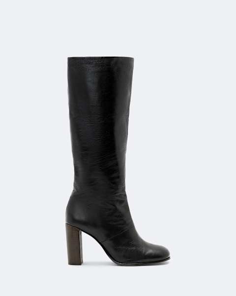 High pull on heeled boot
