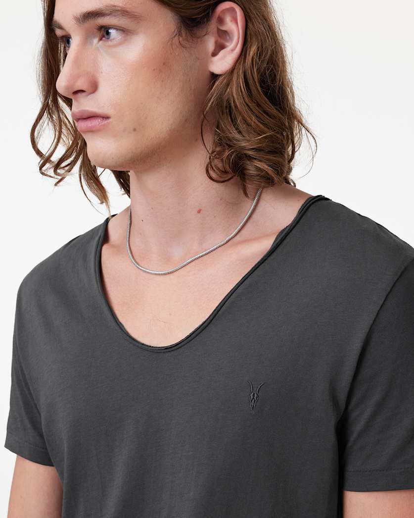 Tonic Scoop Neck Slim Ramskull T-Shirt