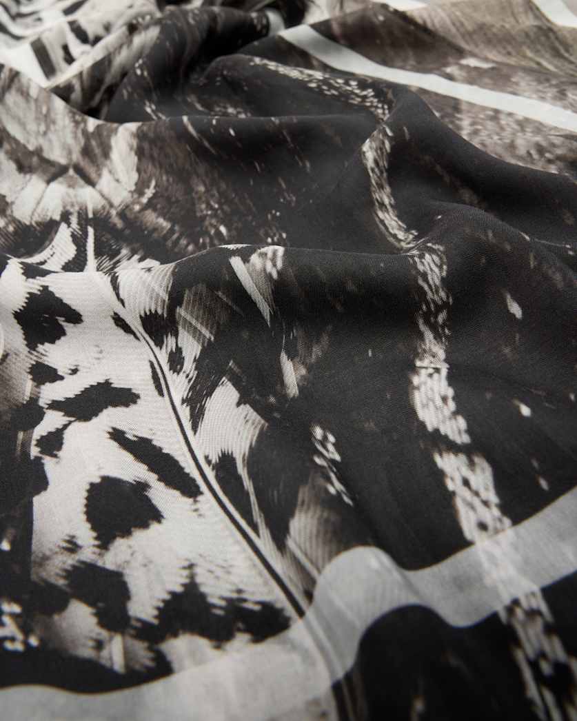 Sierra Lightweight Oblong Scarf