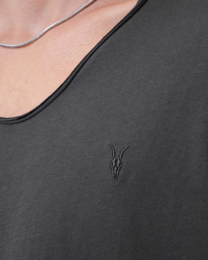 Tonic Scoop Neck Slim Ramskull T-Shirt