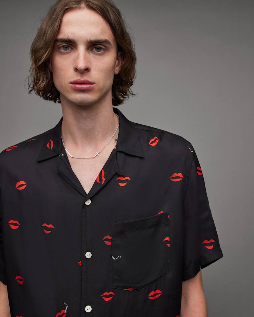 Tekisuto Lip Print Short Sleeve Shirt