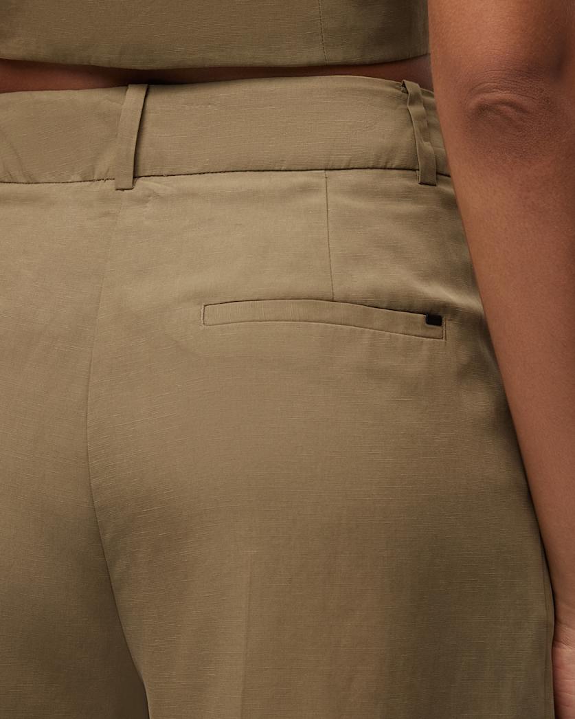 Deri Lyn Wide Fit Linen Blend Shorts