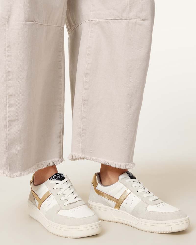 Vix Low Top Round Toe Suede Trainers