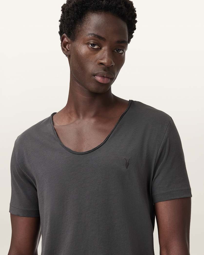 Tonic Scoop Neck Slim Ramskull T-Shirt