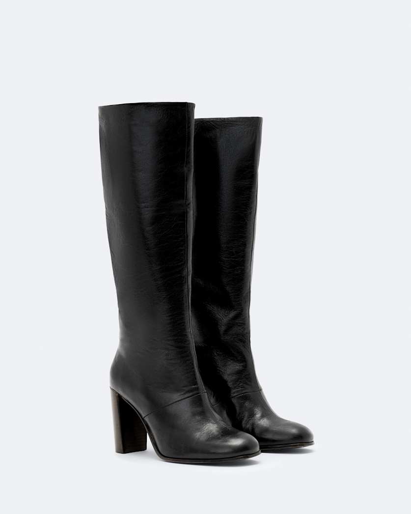 High pull on heeled boot
