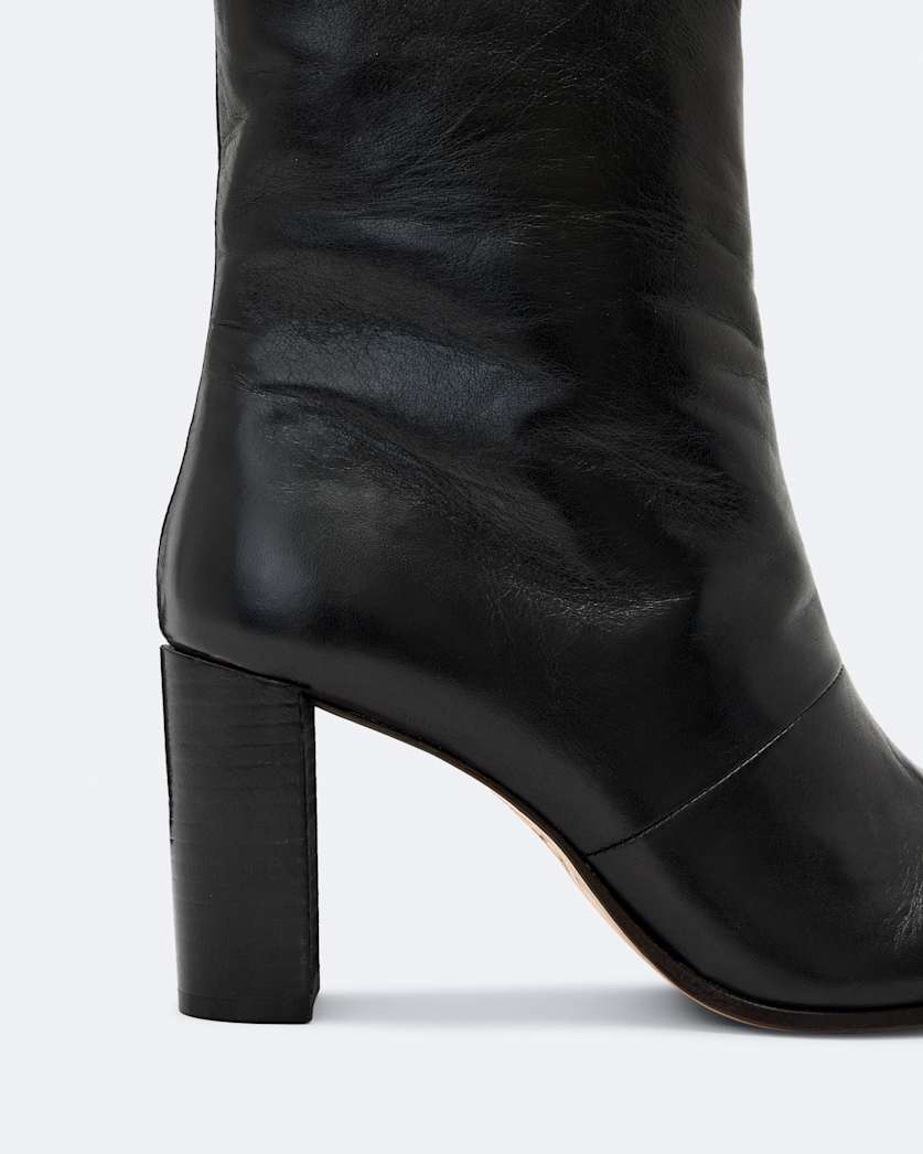 Low pull on heeled boot