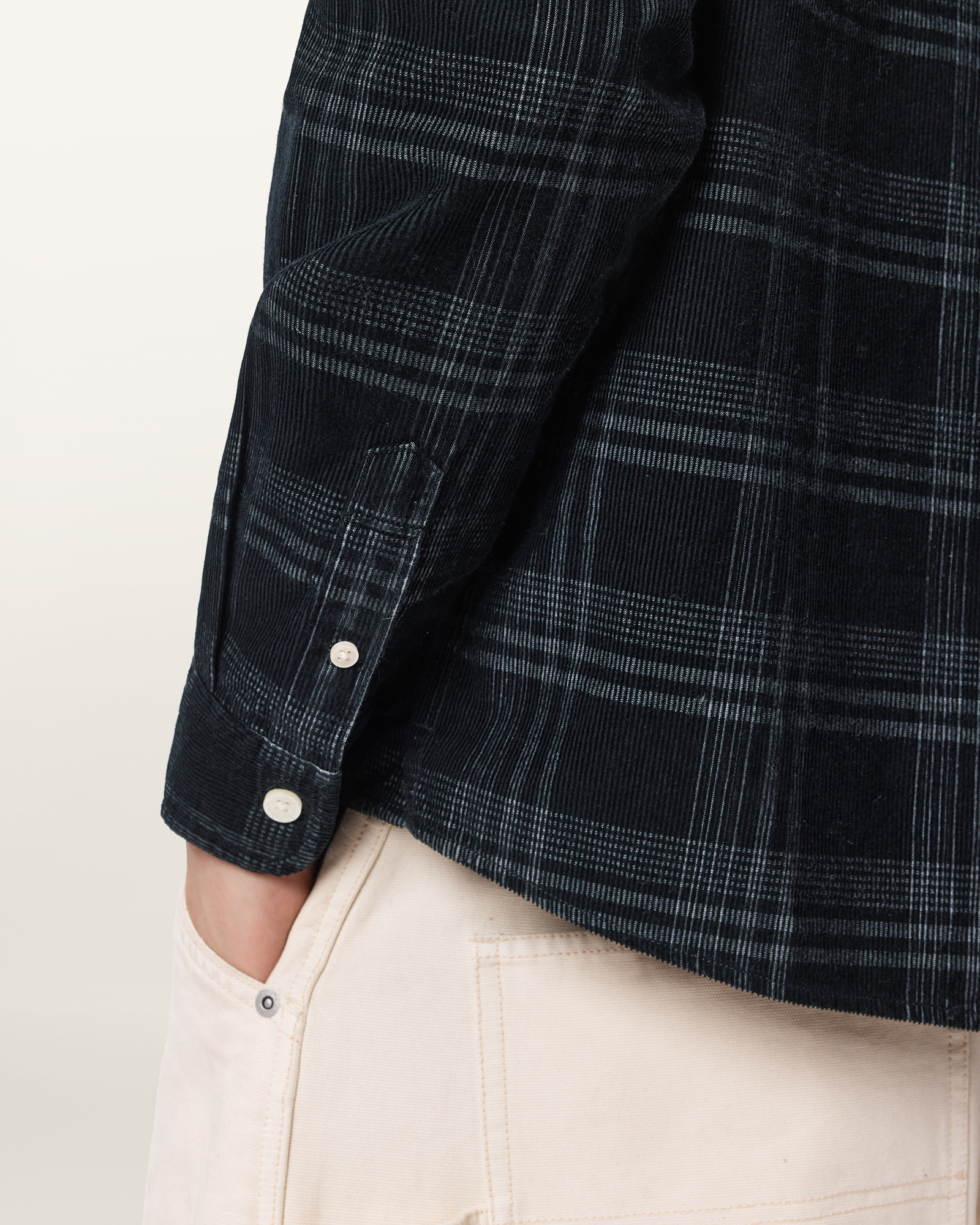 BUTTON CLOSURE