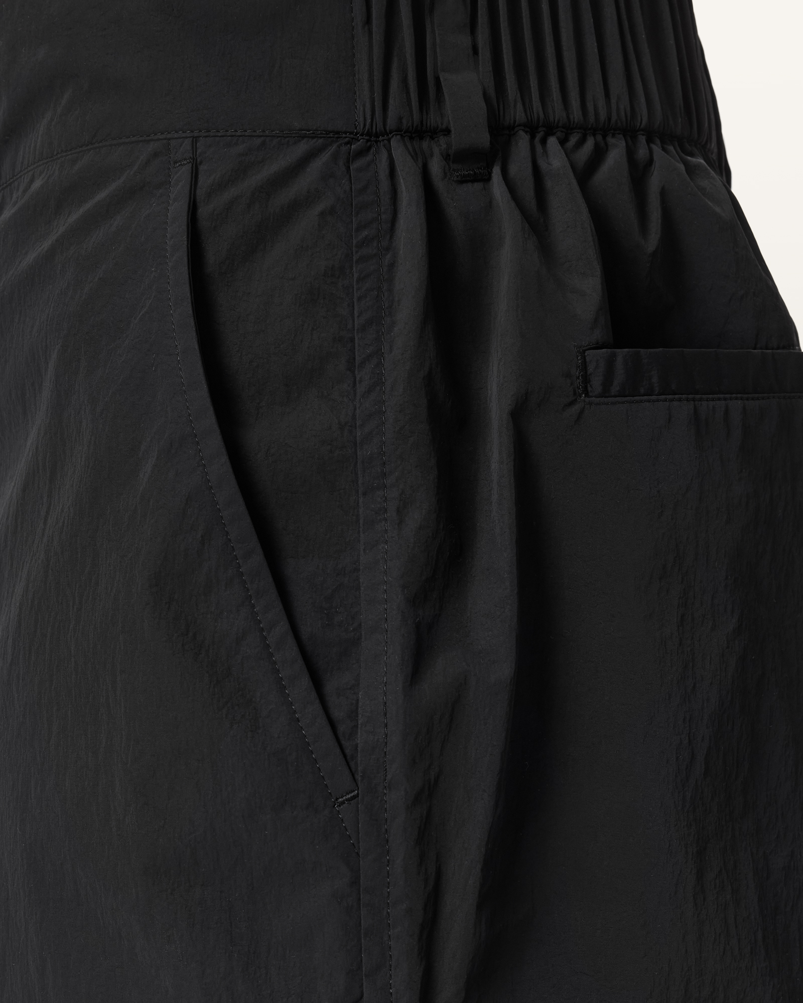 ANGLED POCKETS