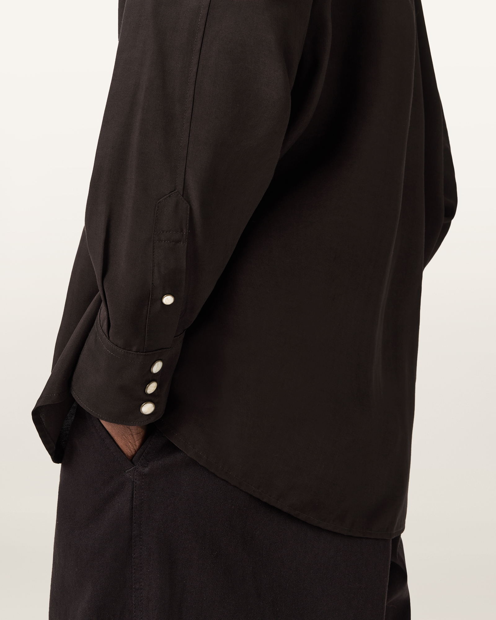 BUTTON CLOSURE