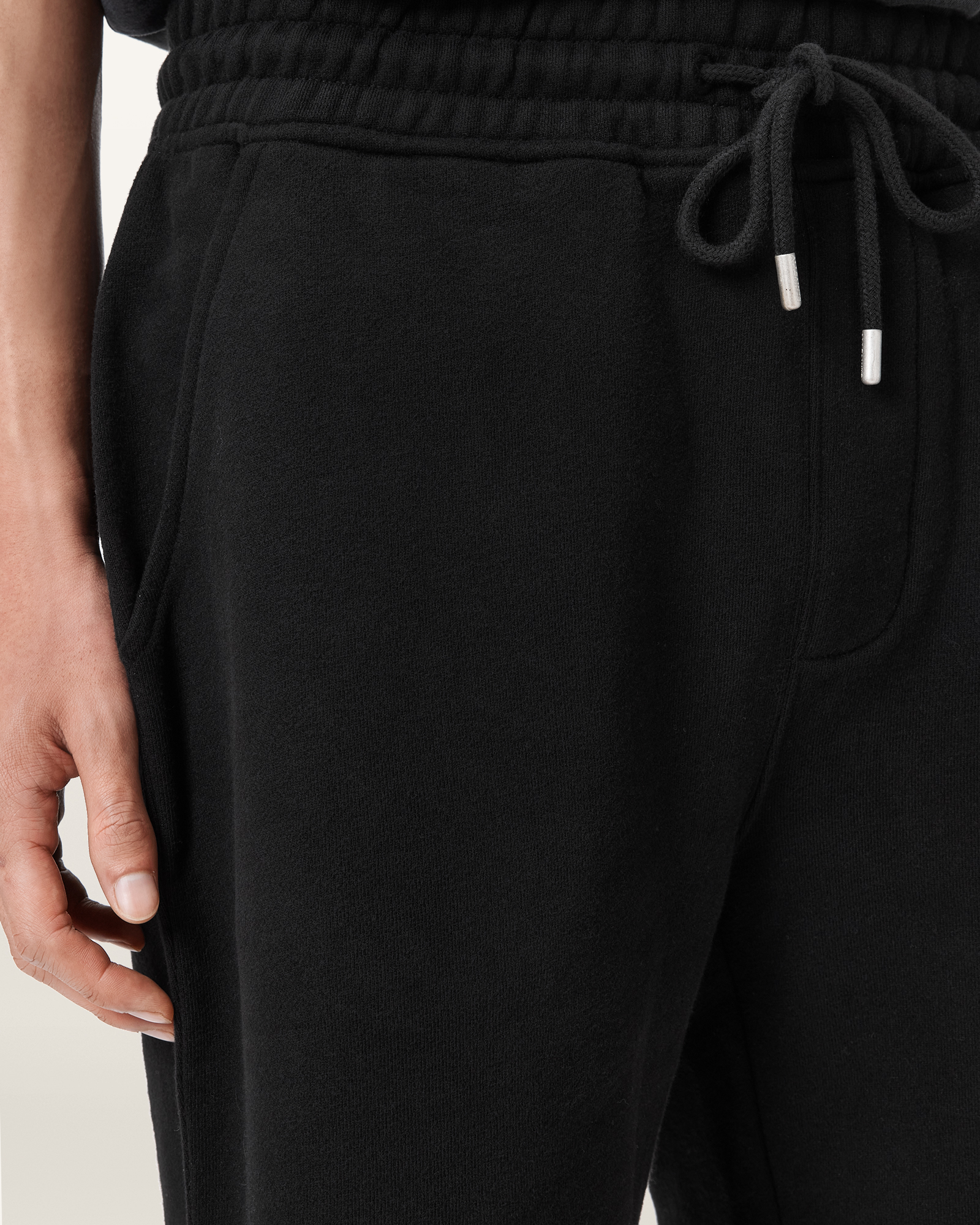 ELASTICATED WAISTBAND
