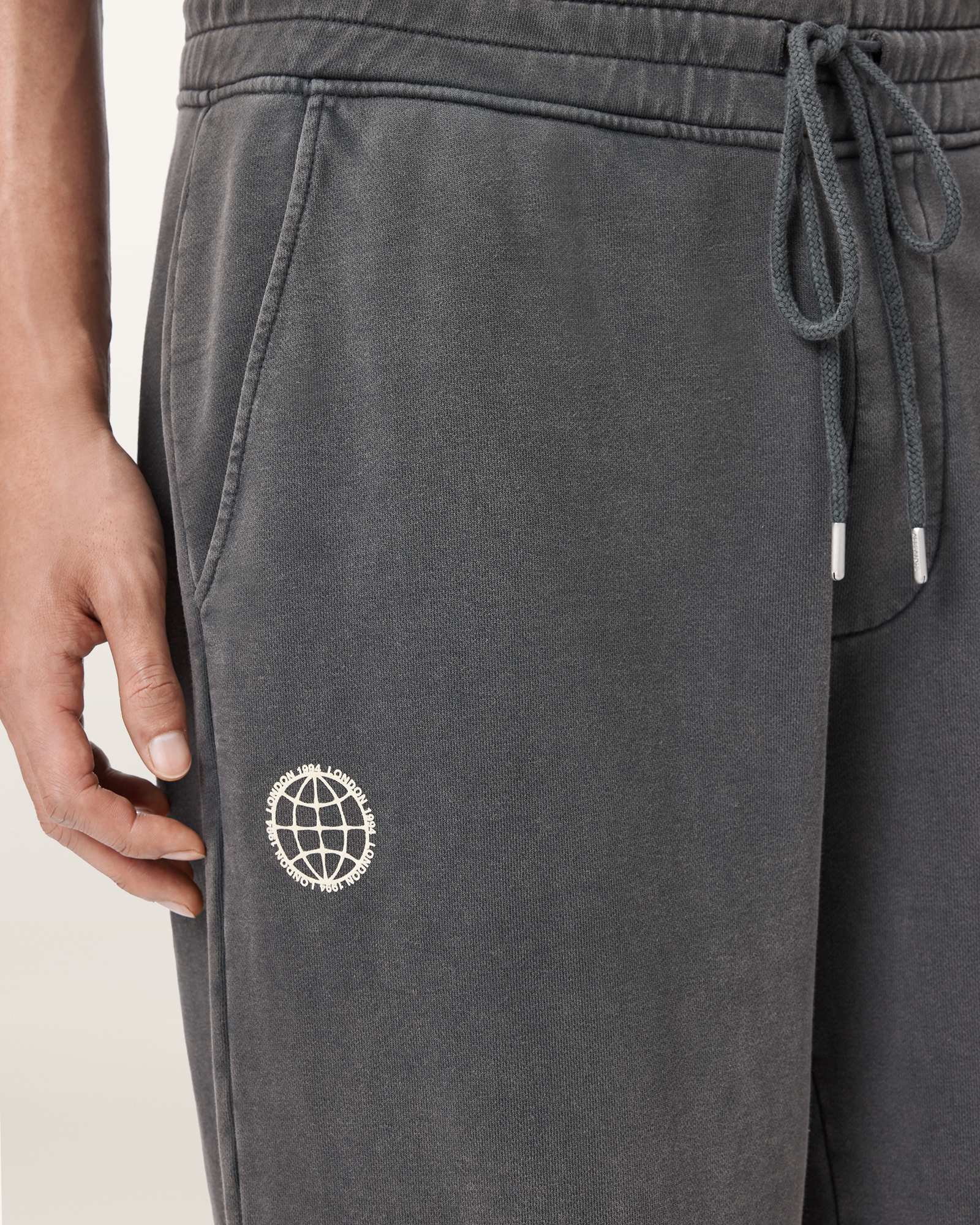 ELASTICATED WAISTBAND