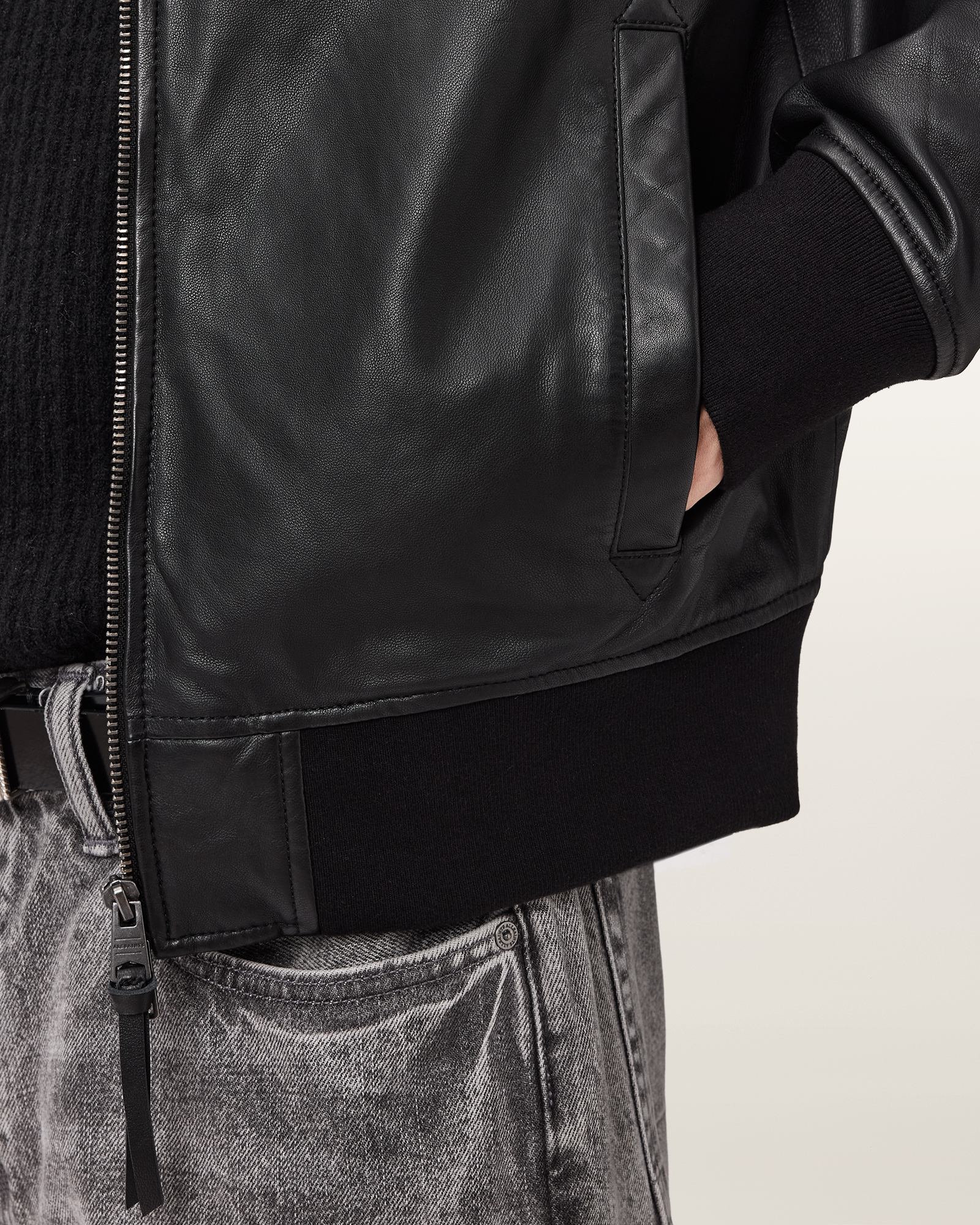 CLASSIC BOMBER DETAILS