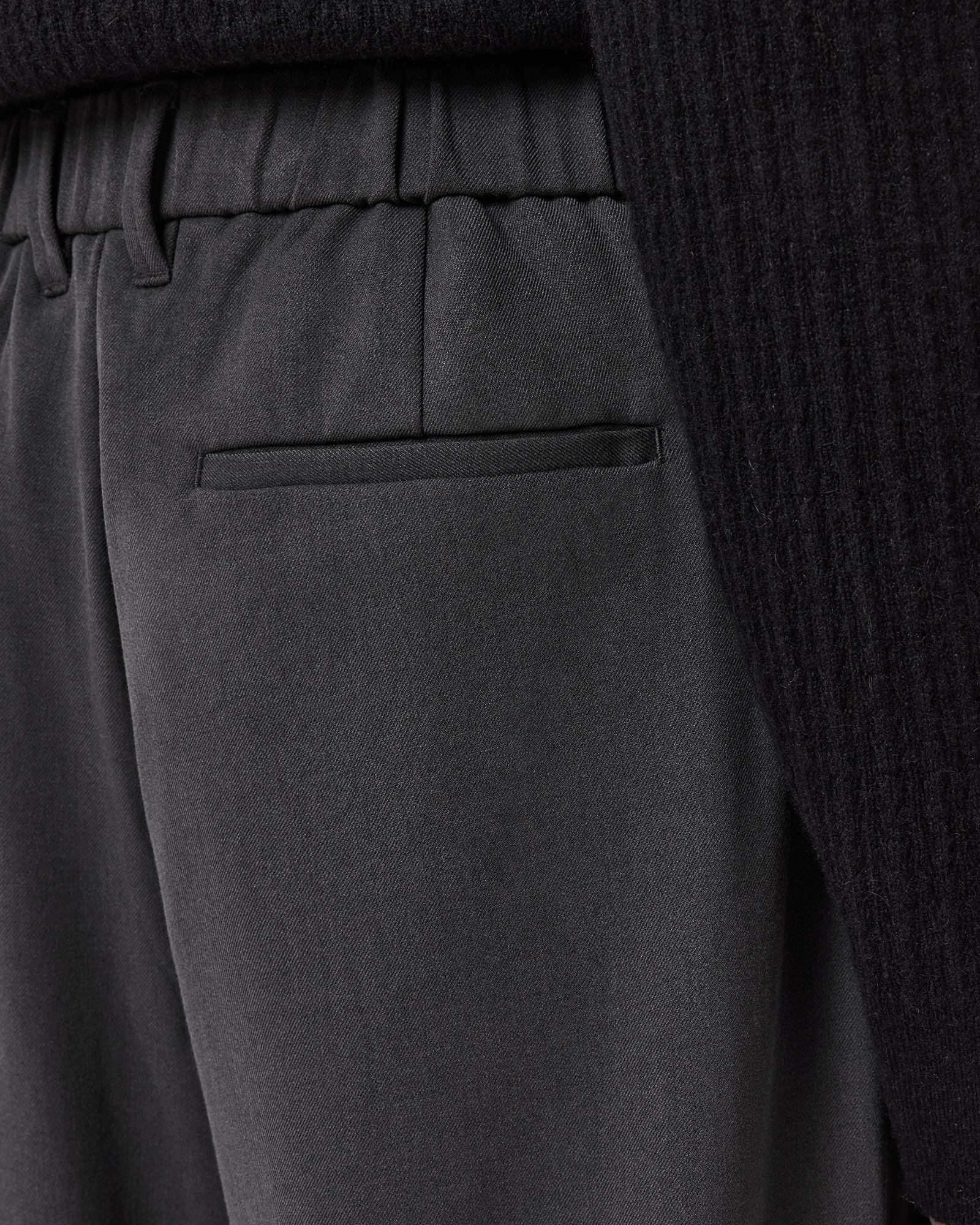 ELASTICATED WAISTBAND