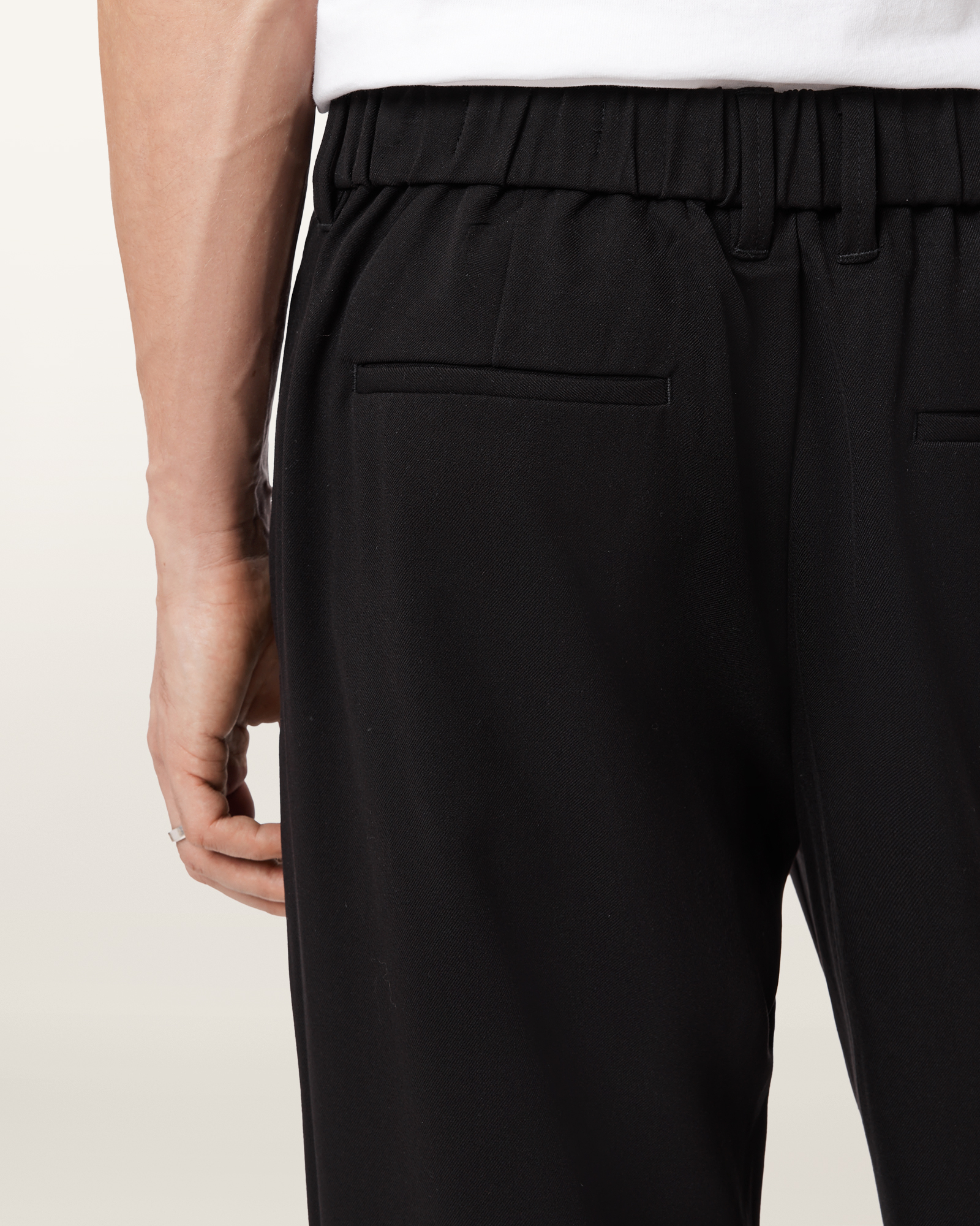 ELASTICATED WAISTBAND