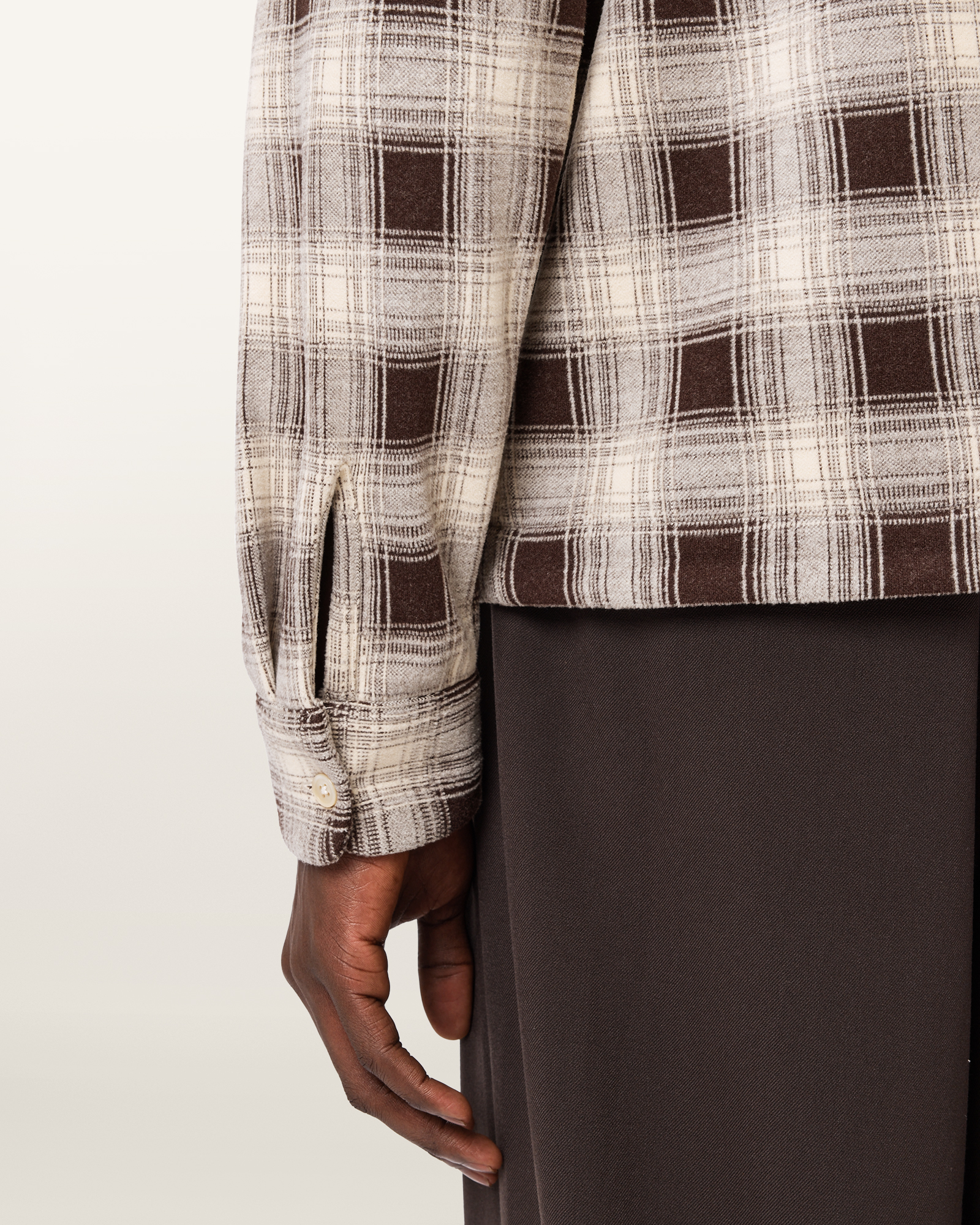 CUFF DETAILING