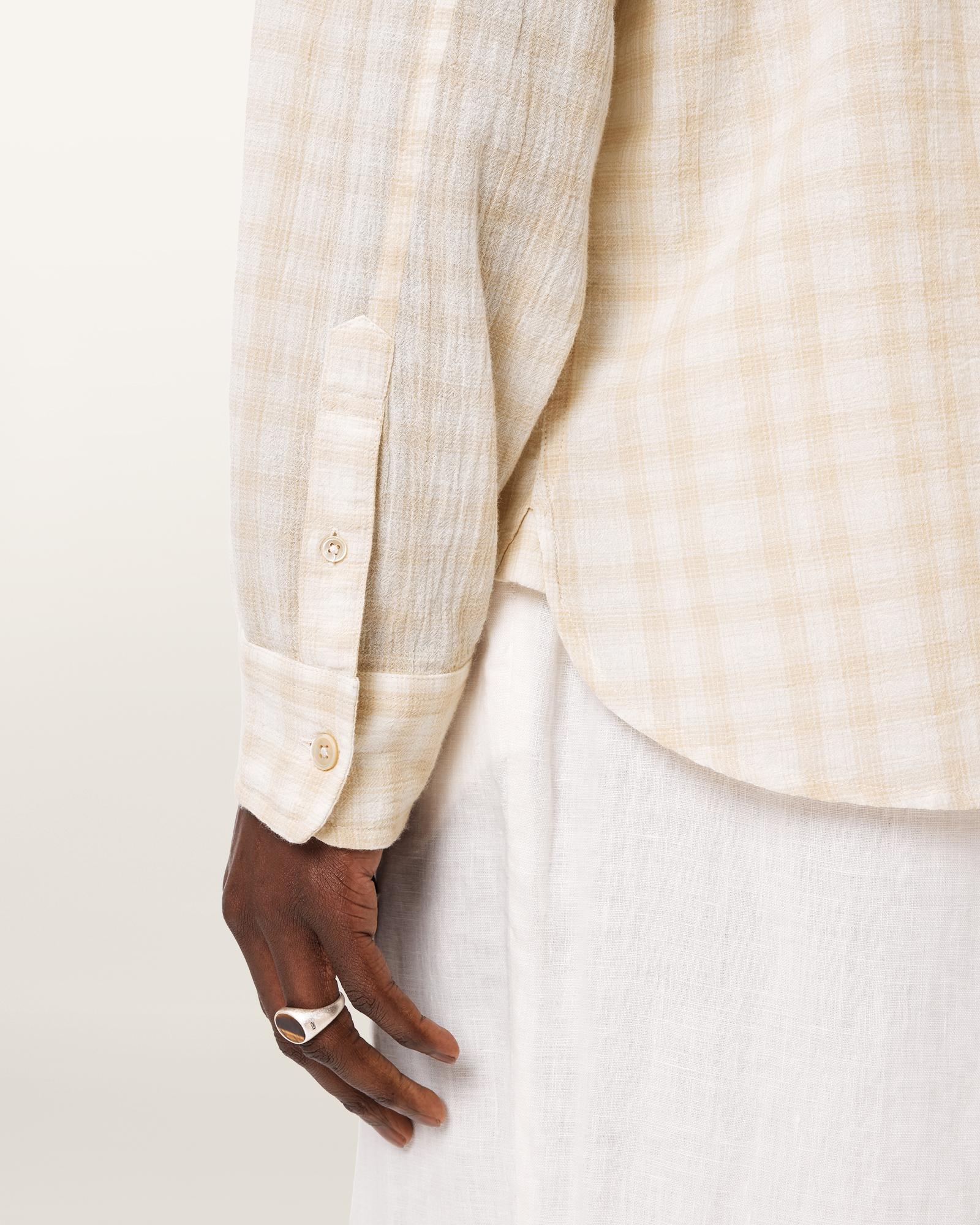 BUTTON CLOSURE