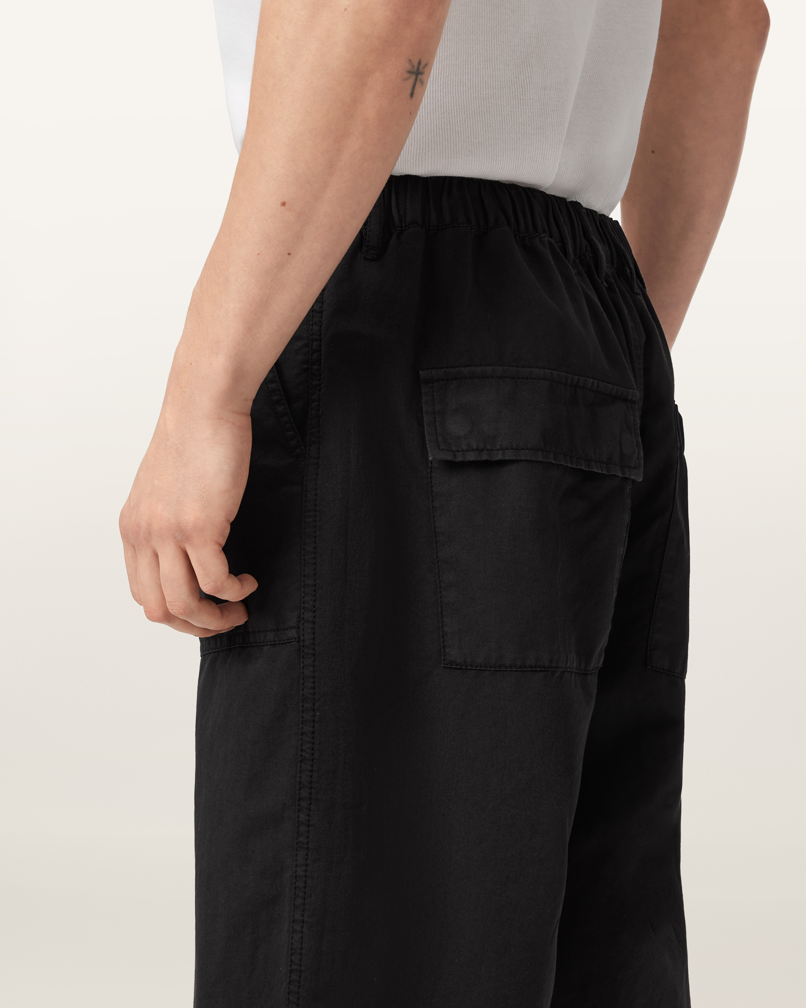 RELAXED FIT