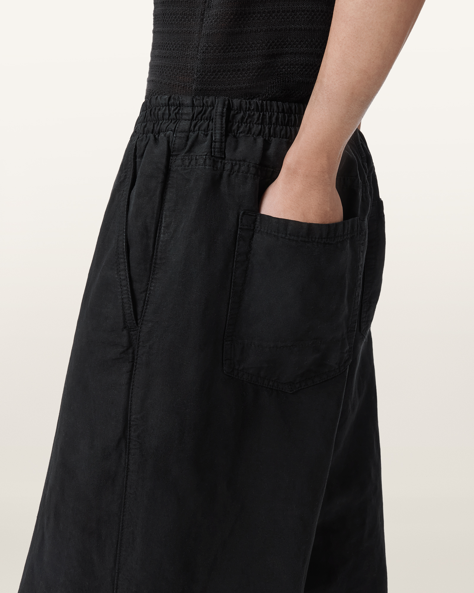 ELASTICATED WAISTBAND