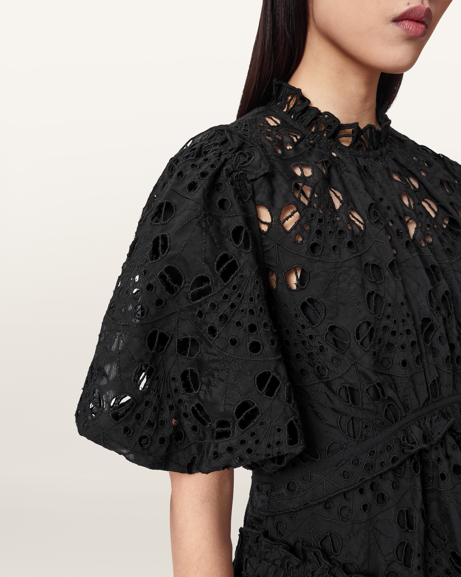ROUND NECK