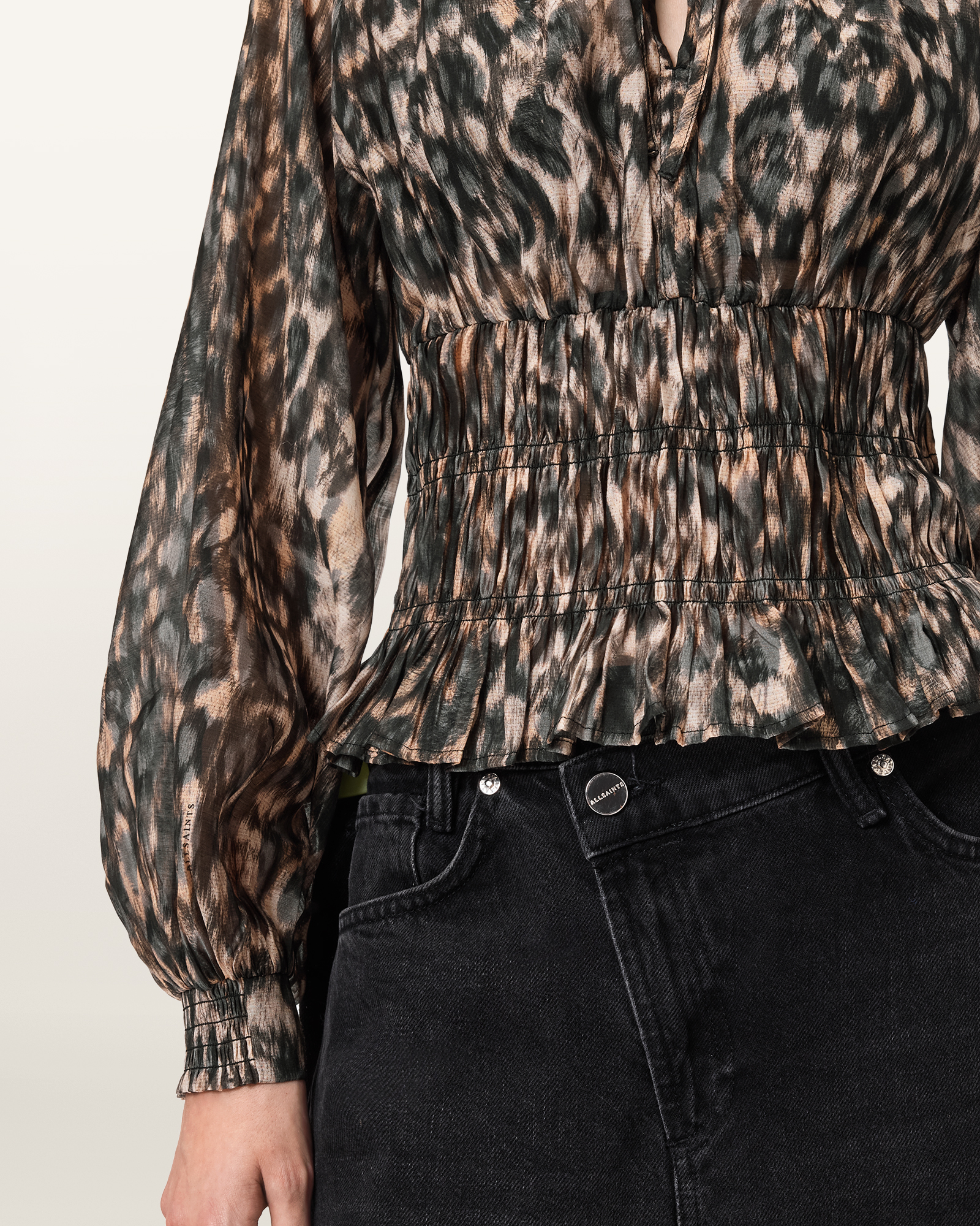 RAGLAN SLEEVES