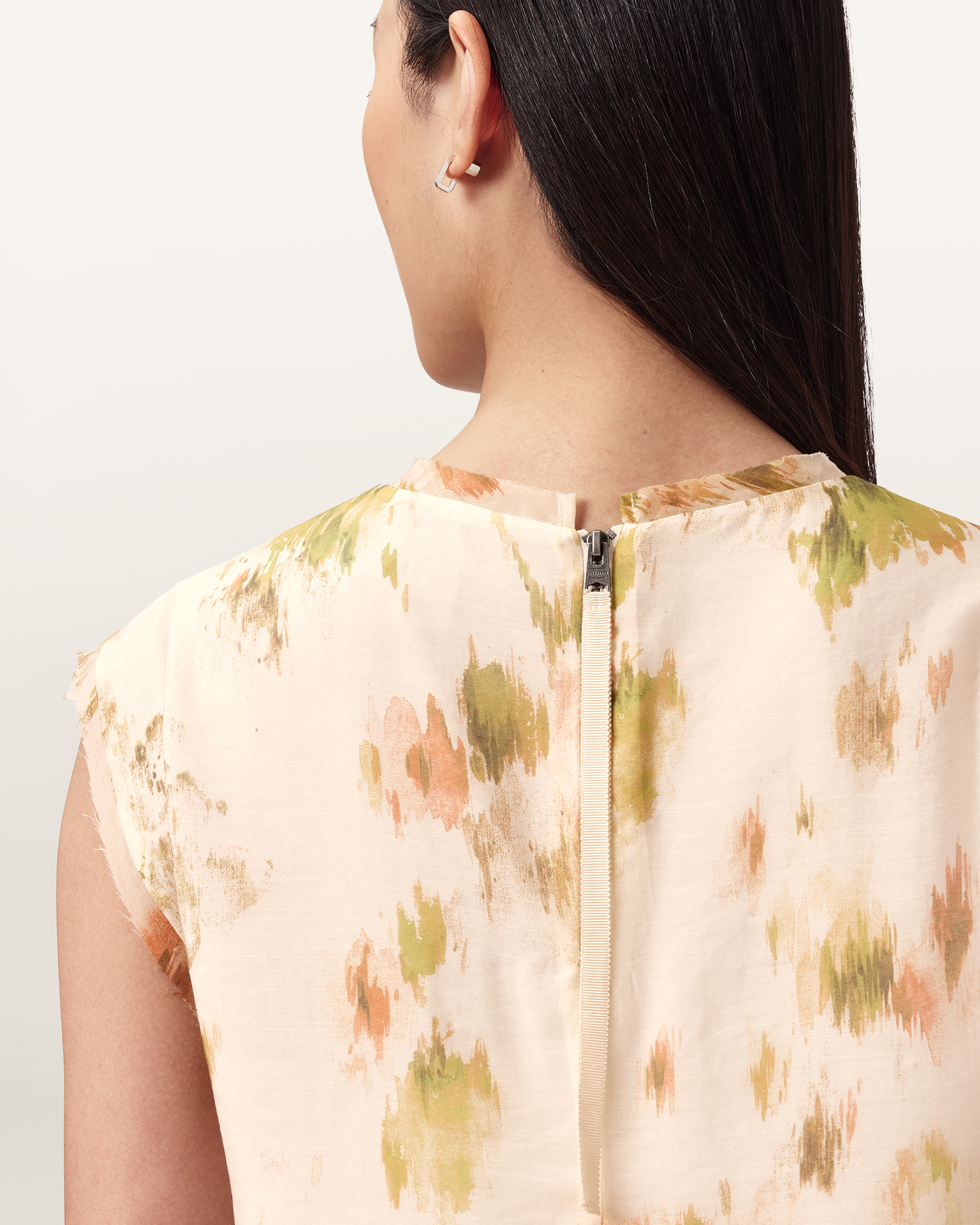 BACK ZIP CLOSURE