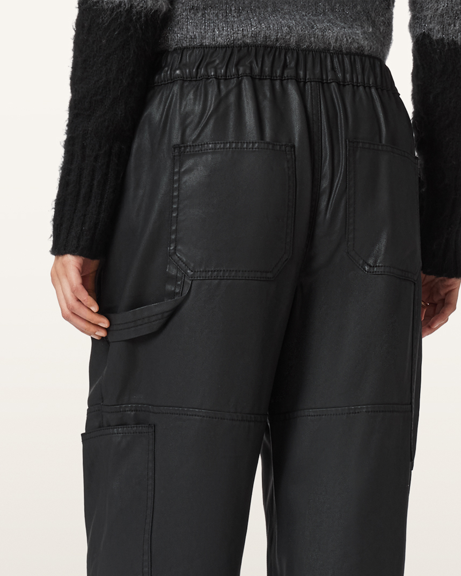 ELASTICATED WAISTBAND