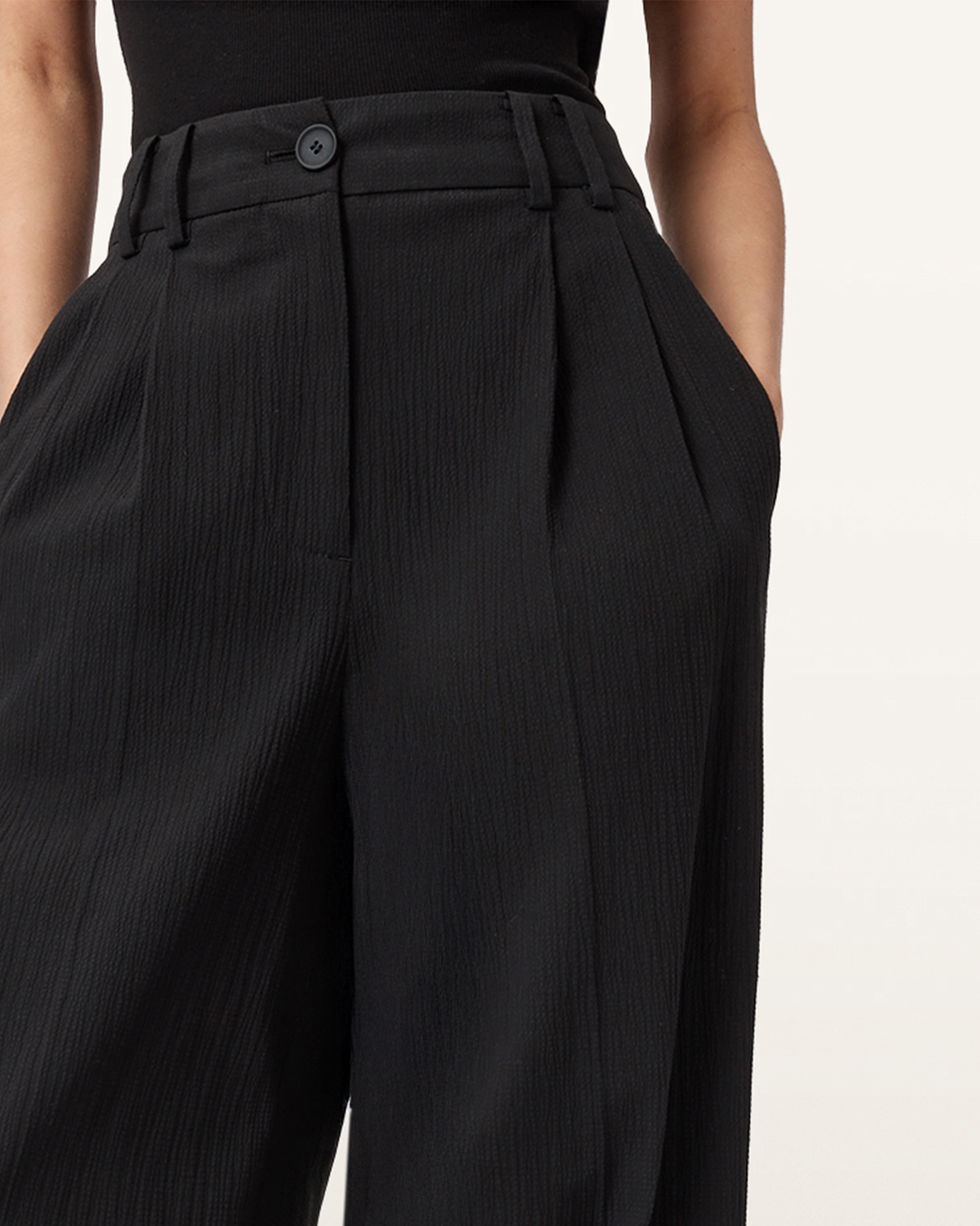 HIGH-RISE WAIST