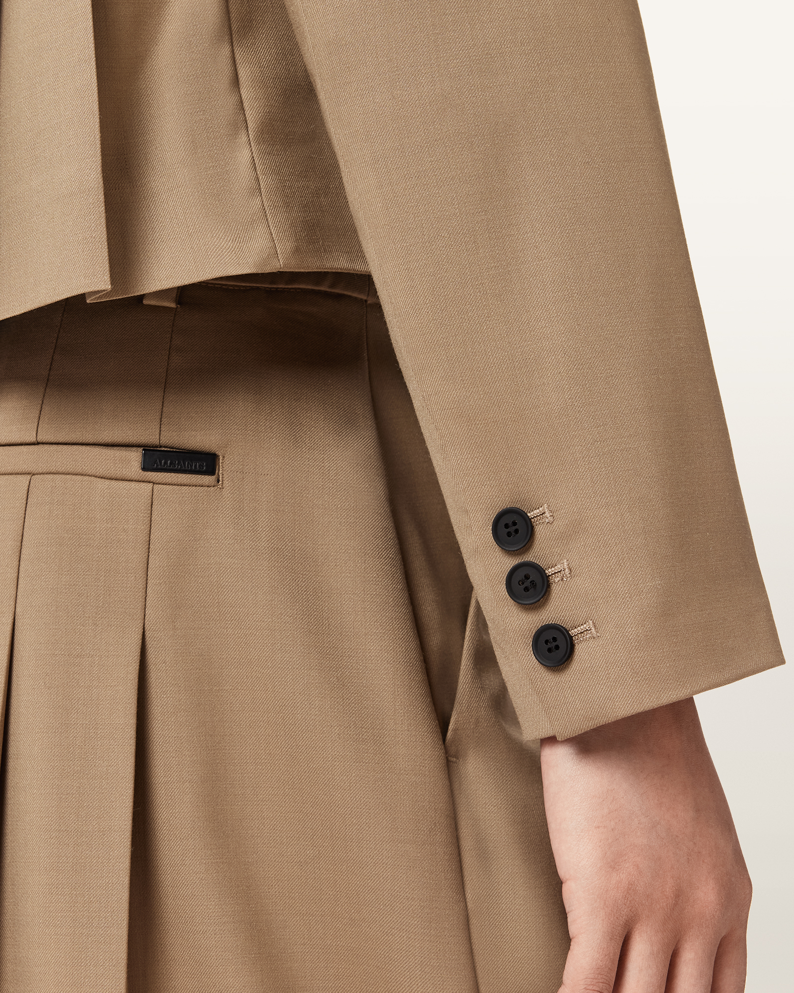 BUTTON CLOSURE
