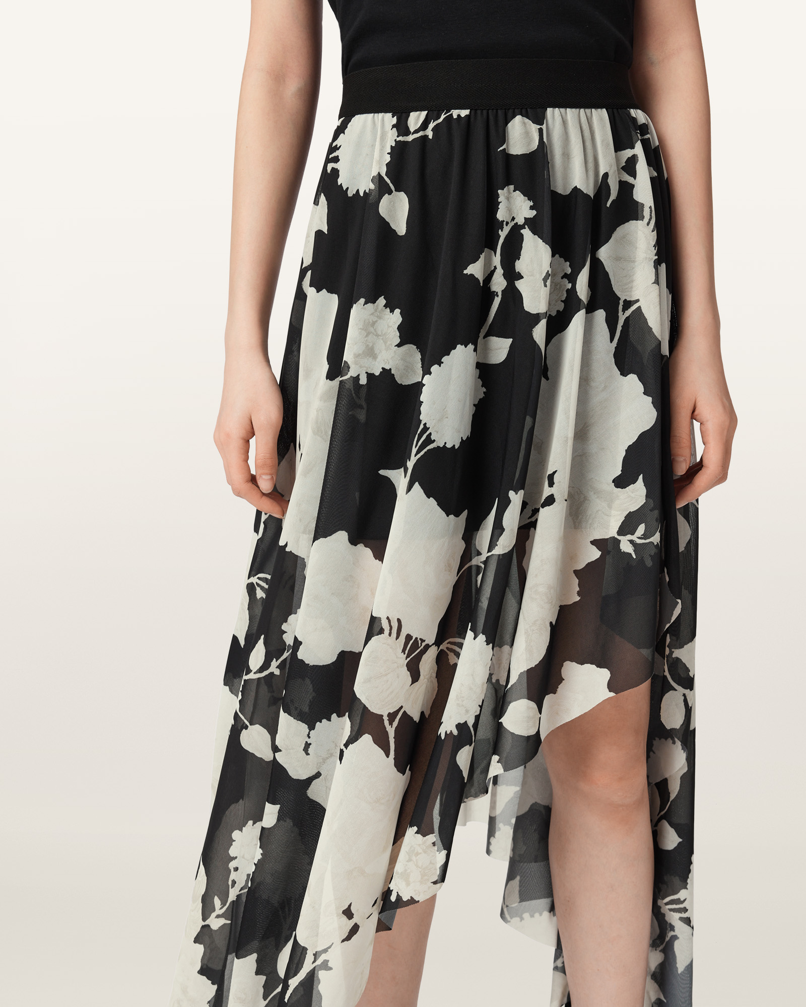 ELASTICATED WAISTBAND