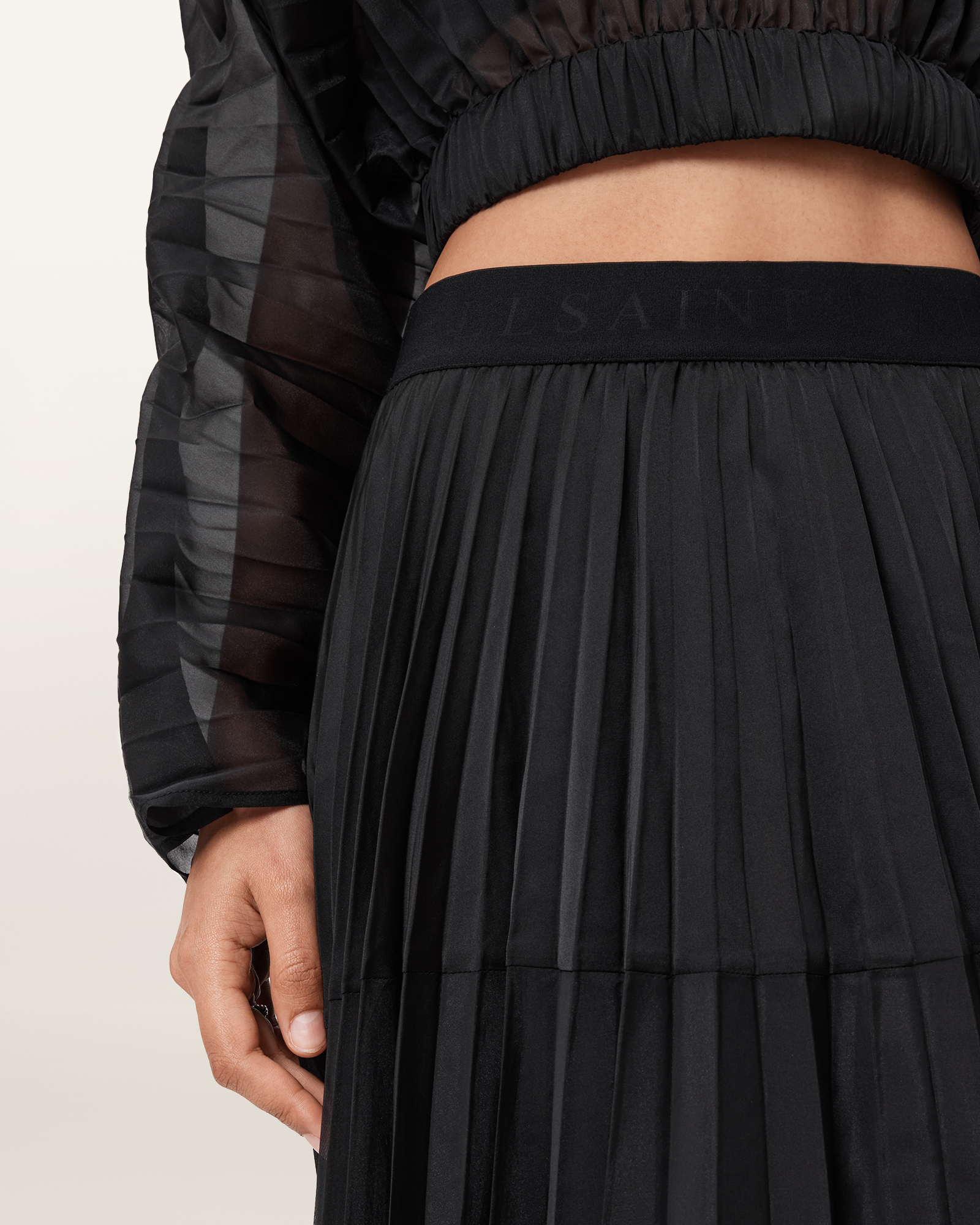 ELASTICATED WAISTBAND