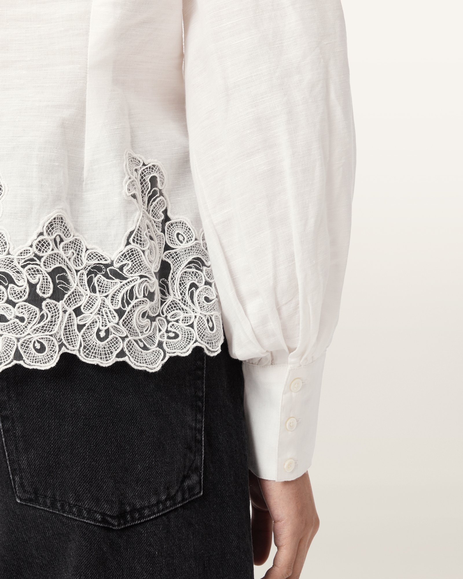 STATEMENT SLEEVES