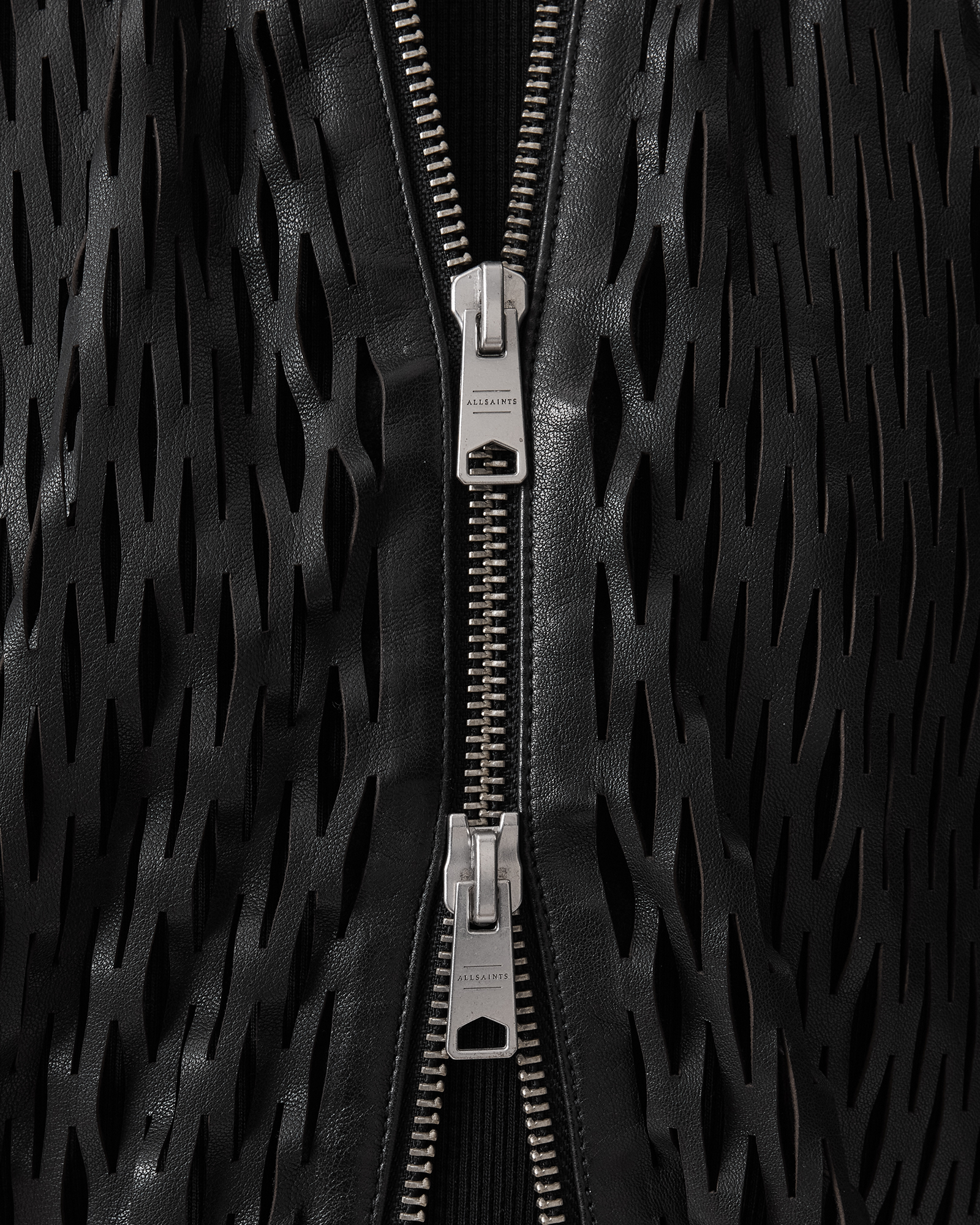 BRANDED ZIP CLOSURE