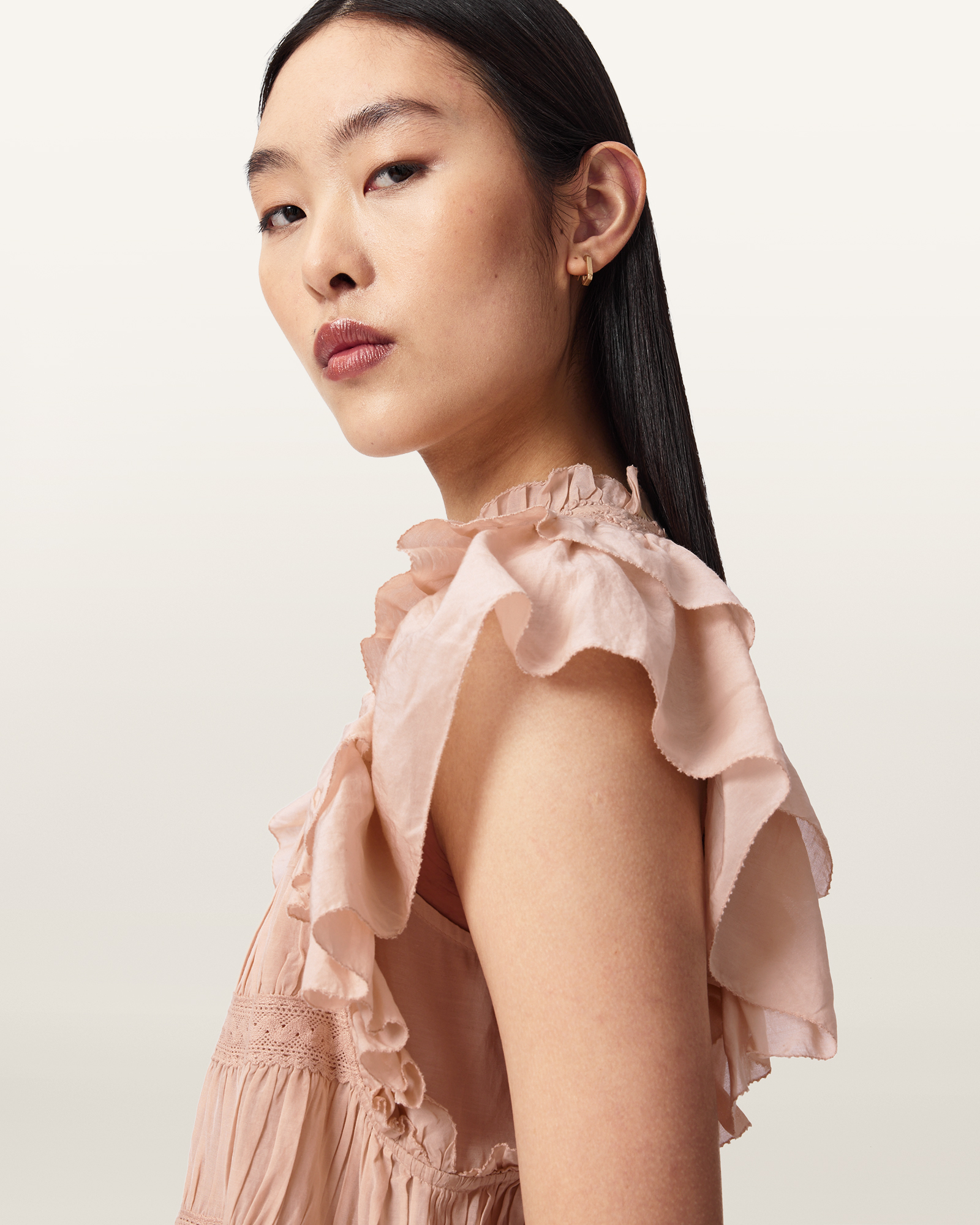 CHARACTERFUL SLEEVES
