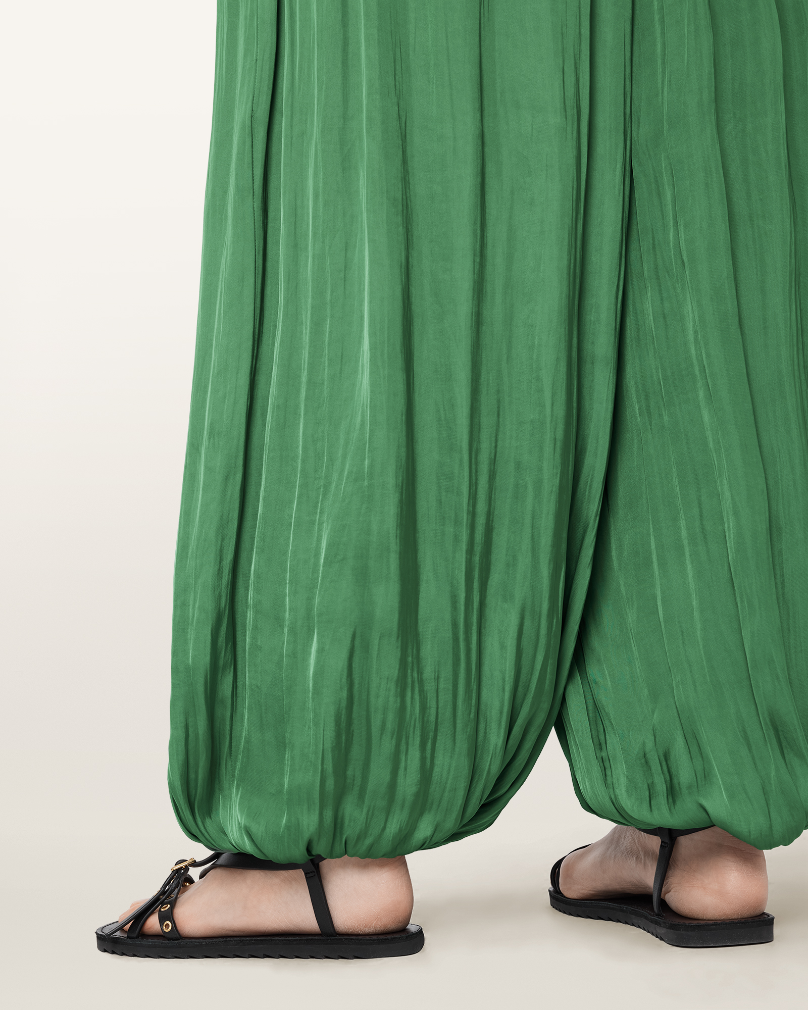 ELASTICATED CUFFS