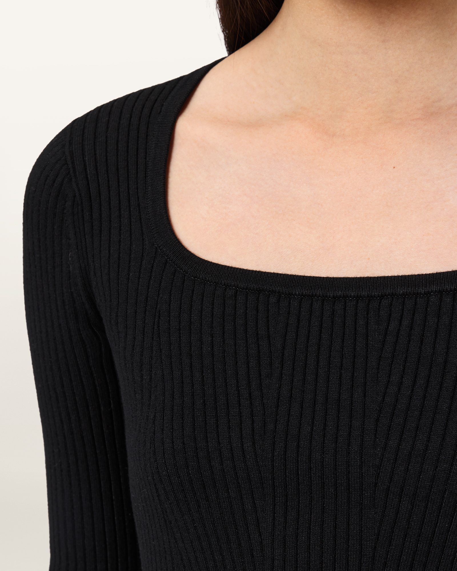 SQUARE NECK
