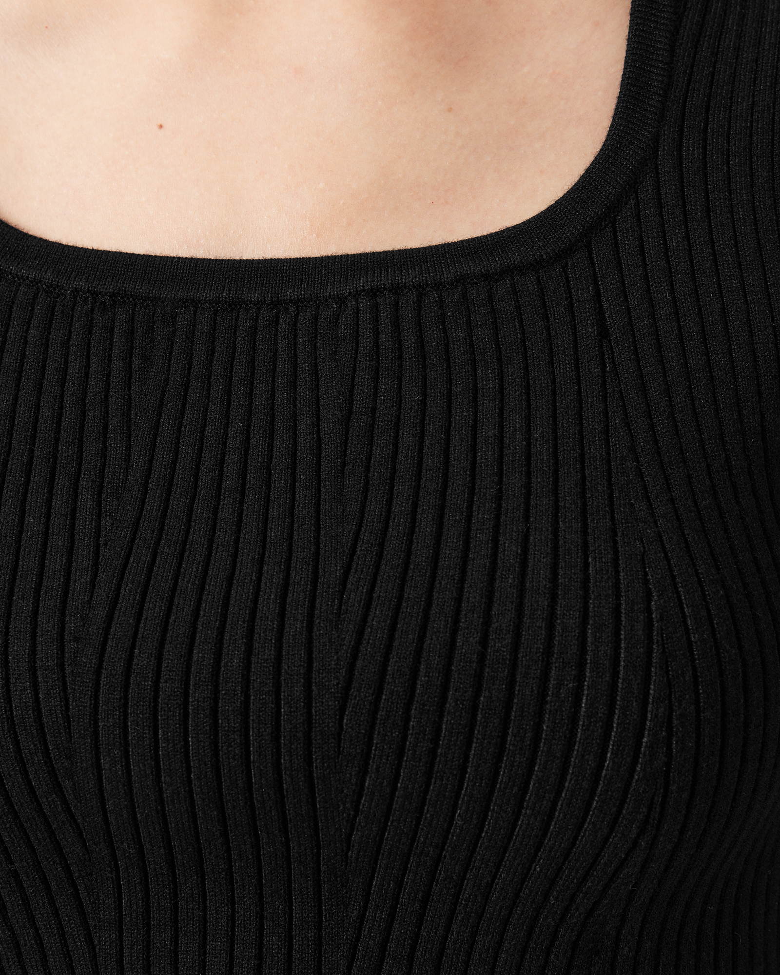 SQUARE NECK