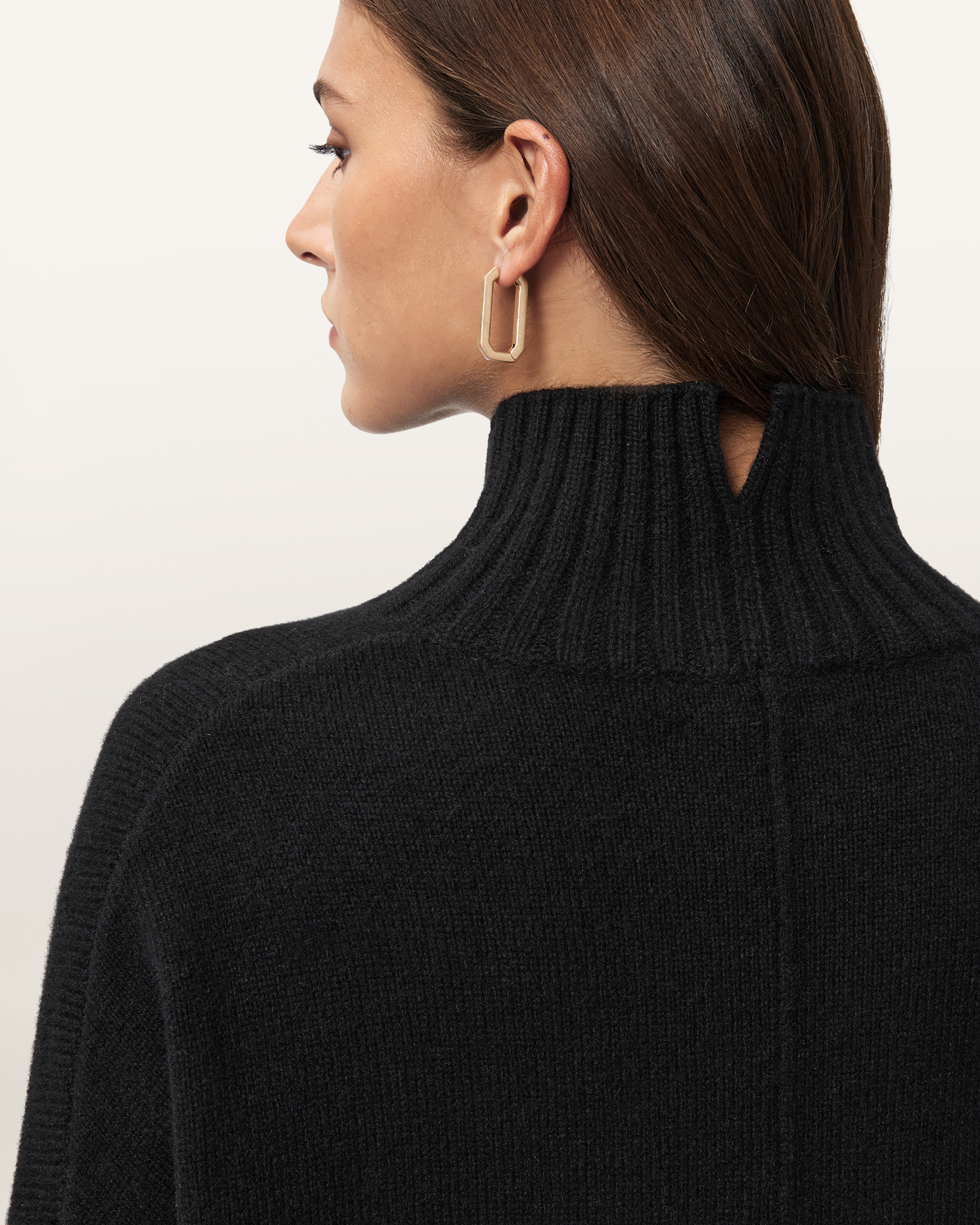 FUNNEL NECK