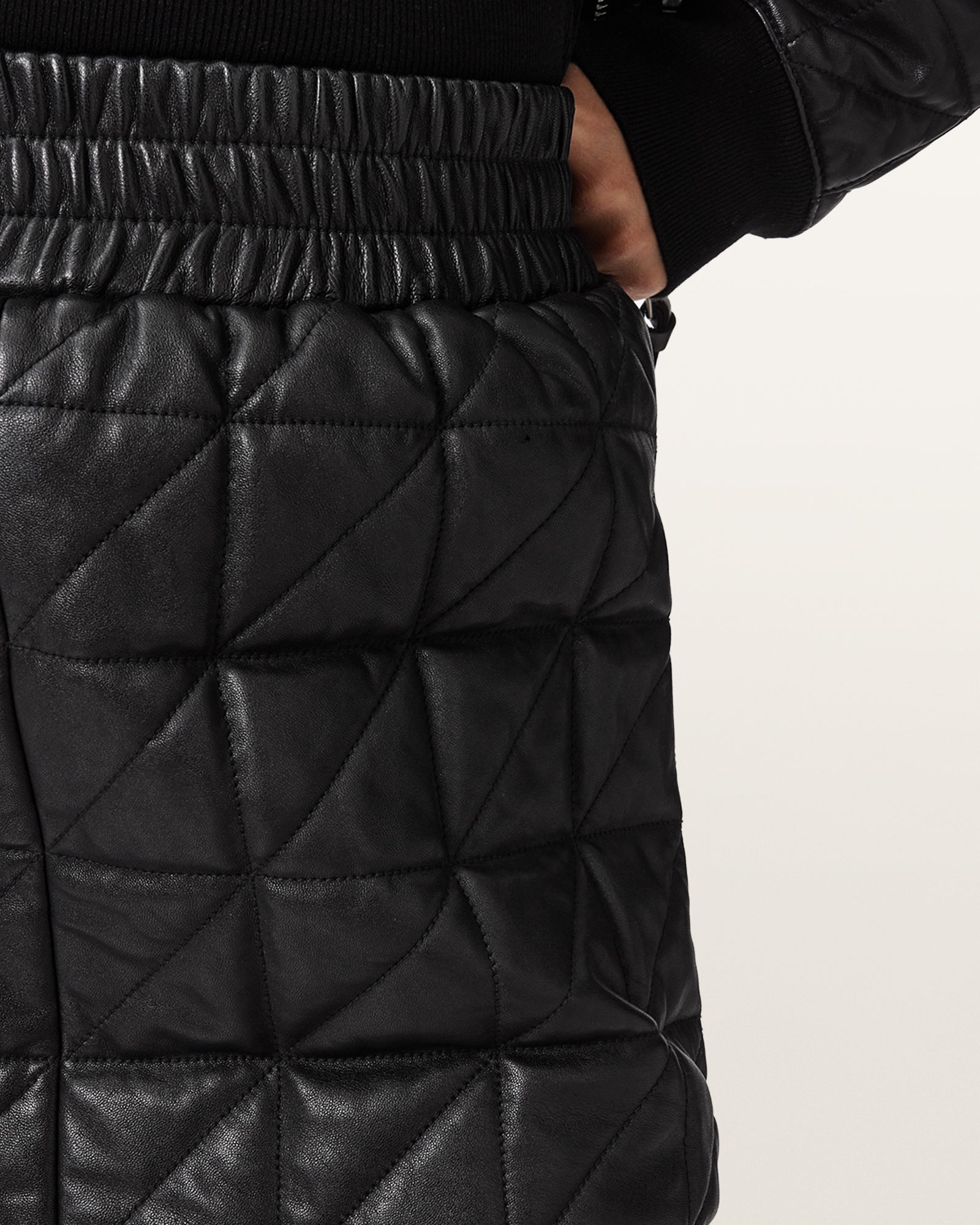 ELASTICATED WAISTBAND