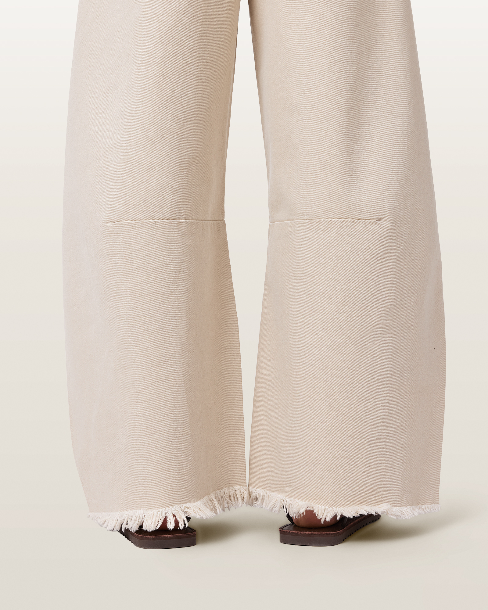 DISTRESSED HEM