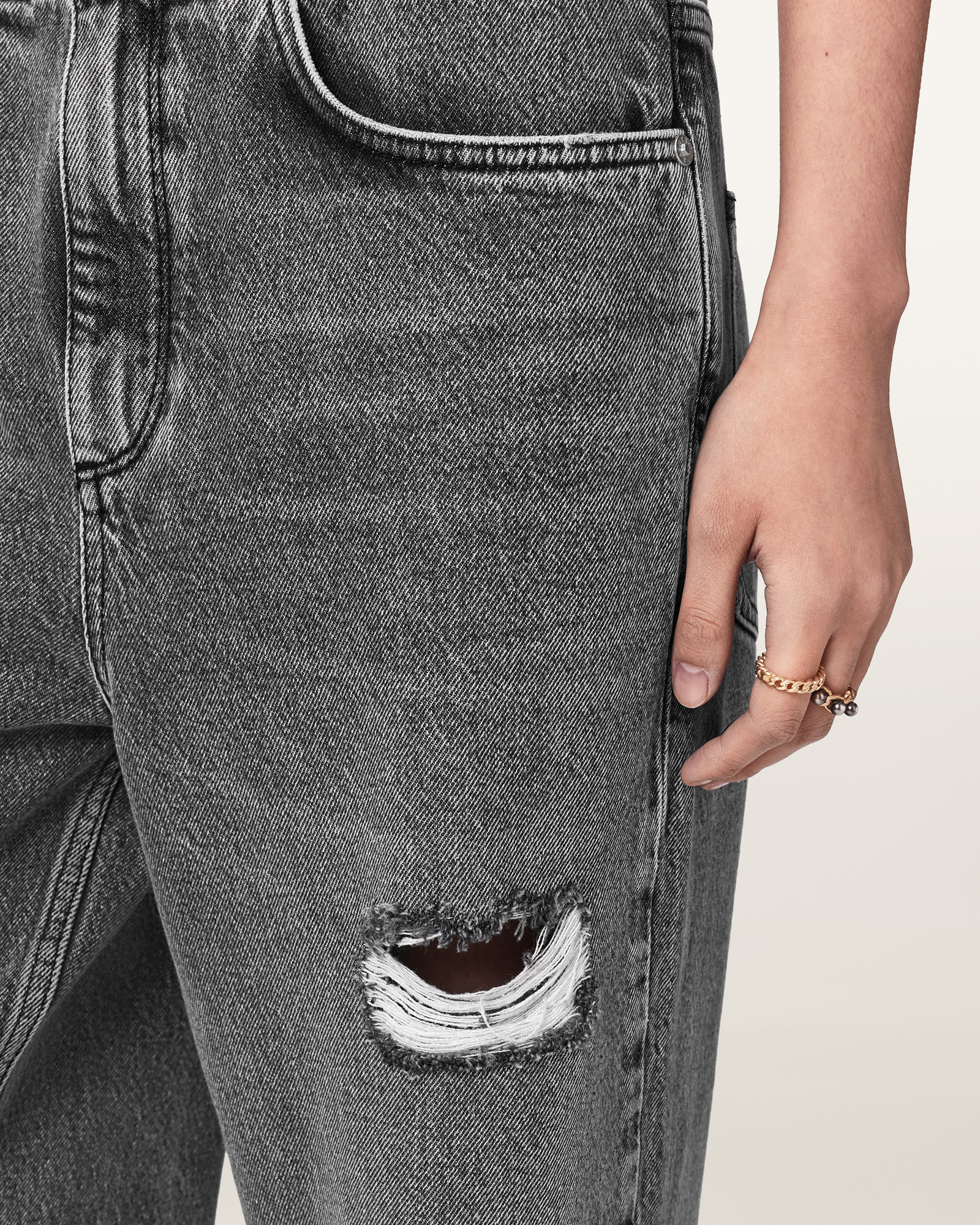 DISTRESSED EDGE