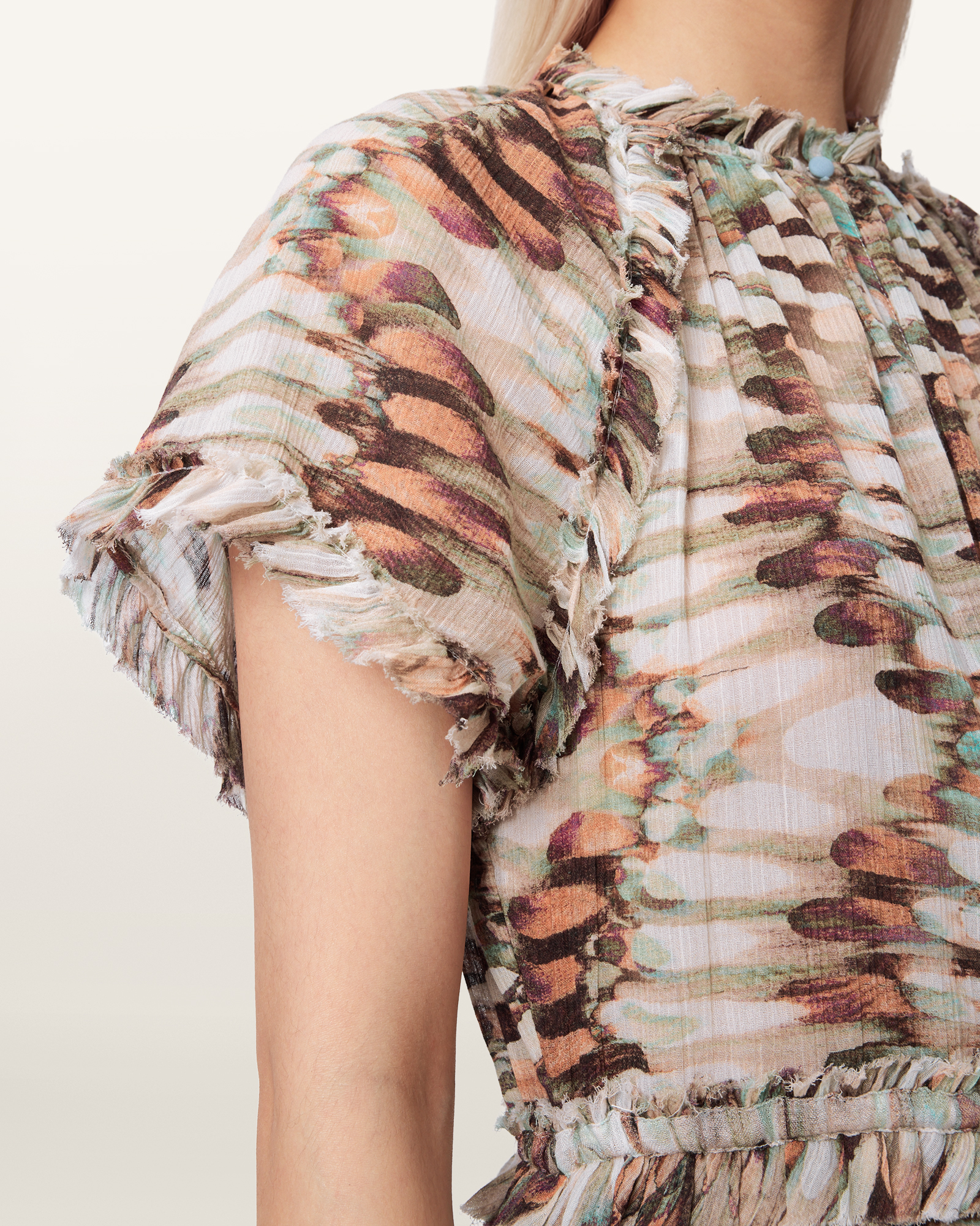 RAGLAN SLEEVES