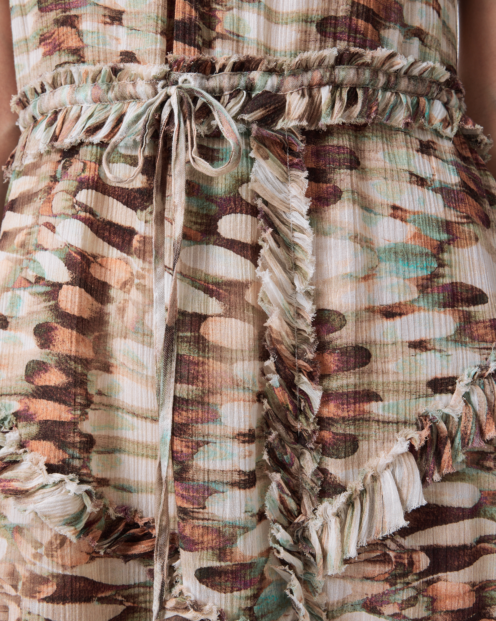 FRILL DETAILING