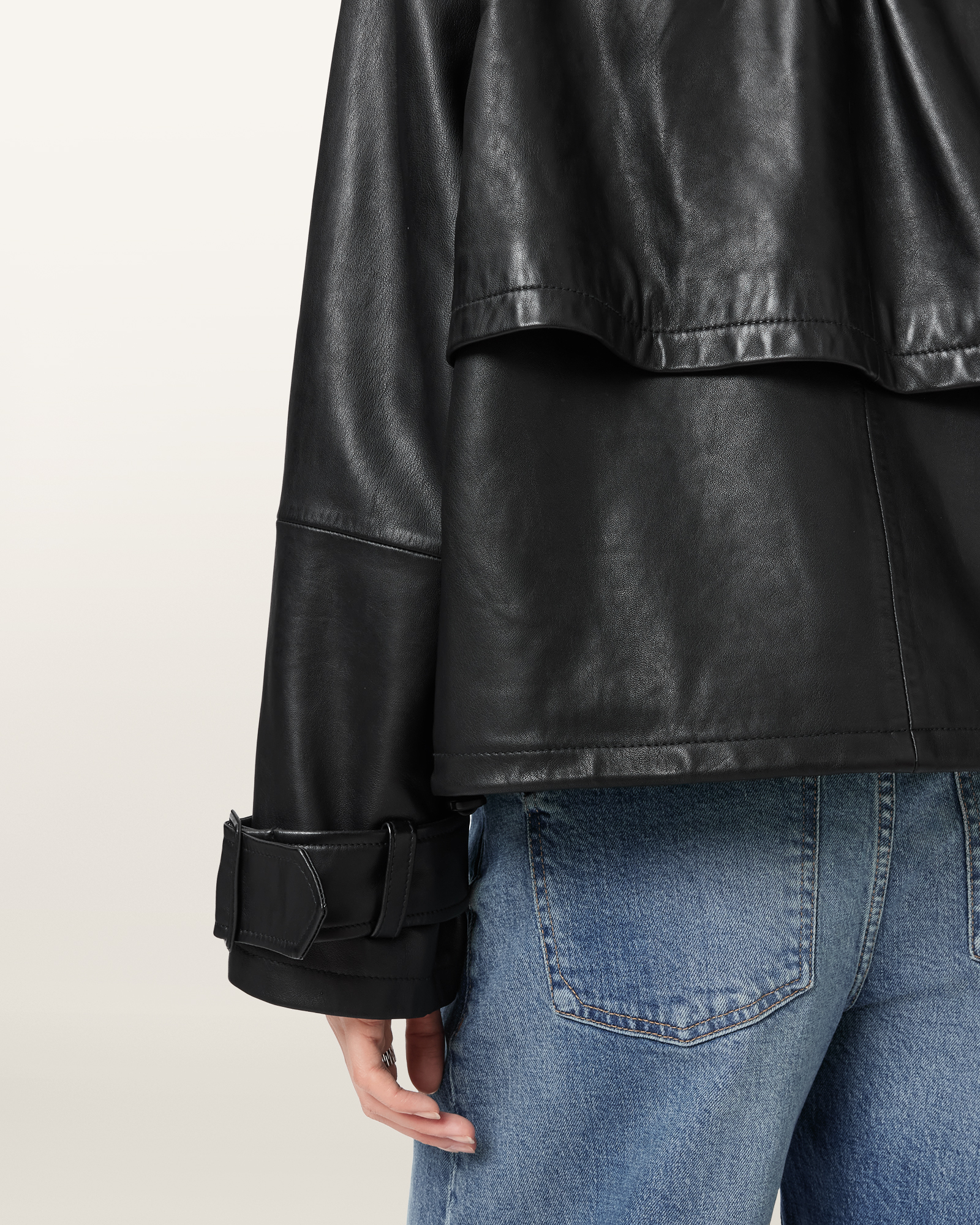 STATEMENT SLEEVES