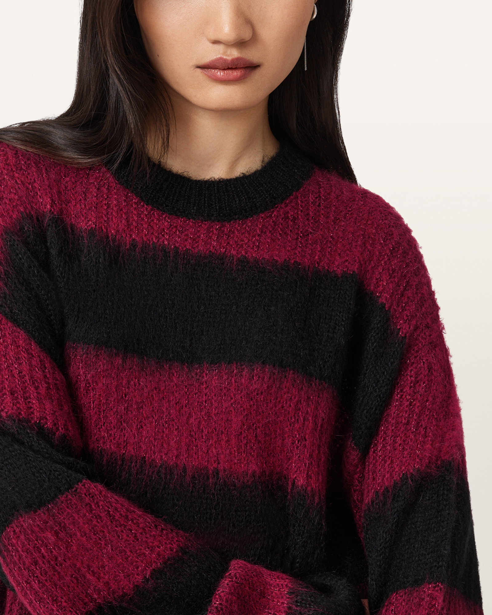 新品　WOMEN’S WR STRIPE CREW NECK KNIT S Onyx Striped Relaxed Sweater Black/Red | ALLSAINTS US