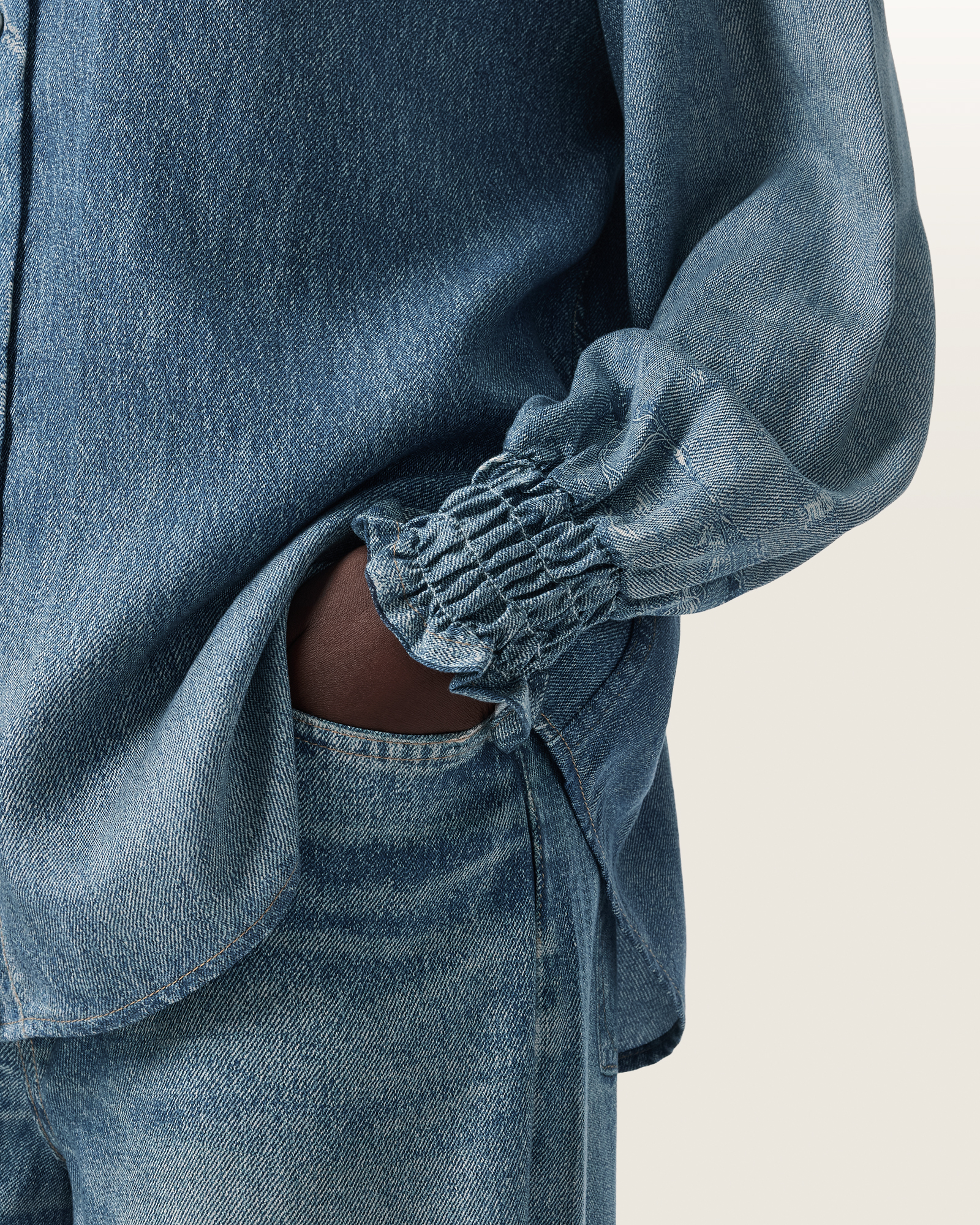 ELASTICATED CUFFS