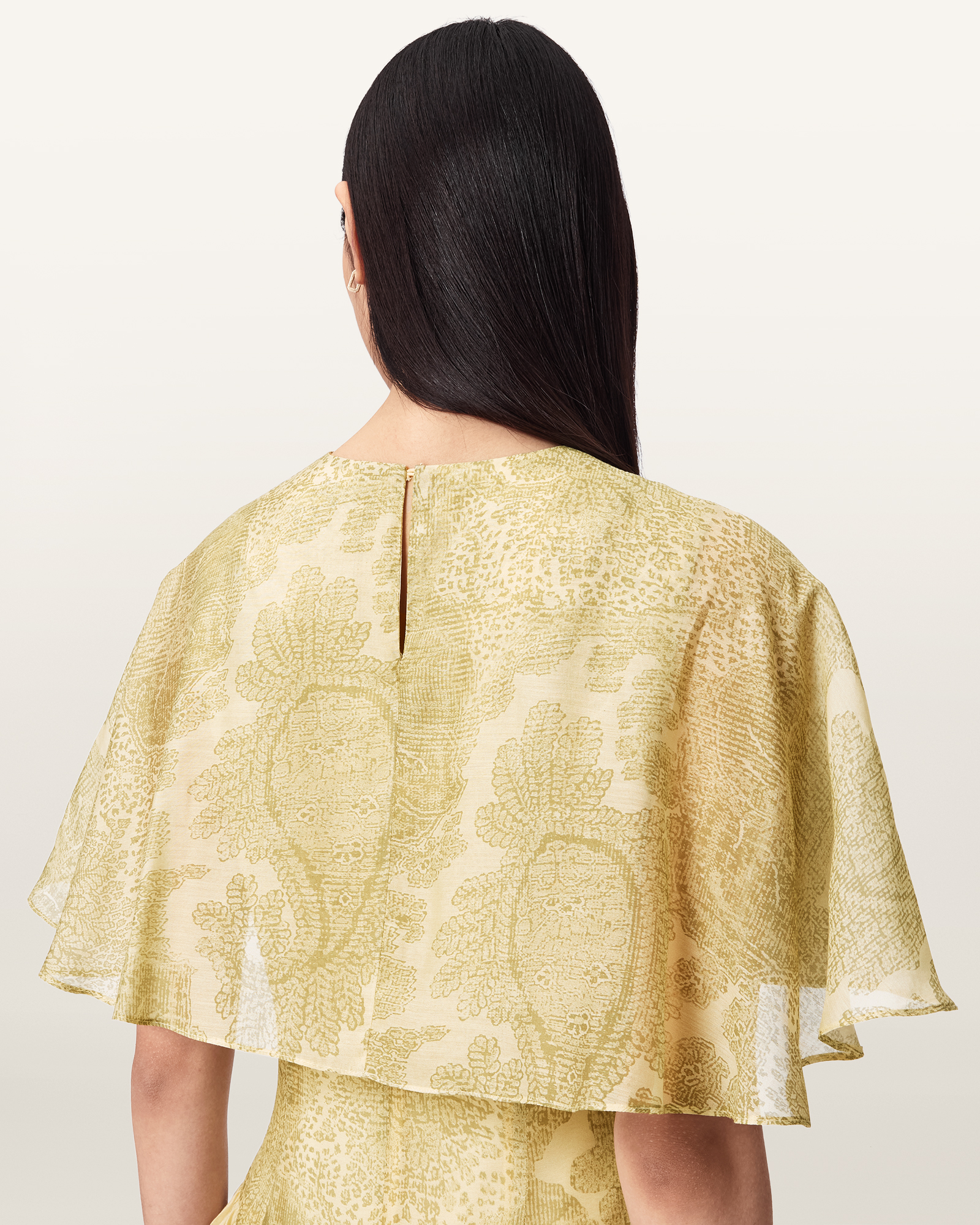 LAYER CAPE