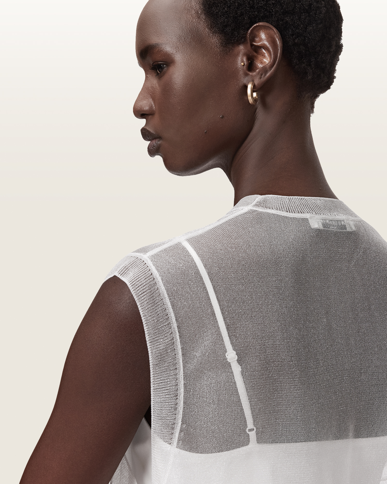 SLEEVELESS STATEMENT